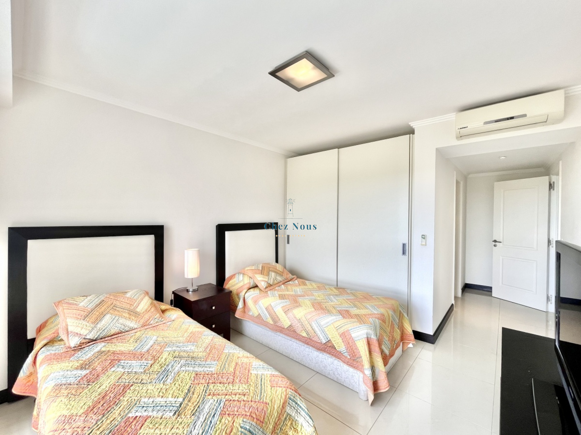 Apartamento ID.637 - Alquiler de Temporada - Playa Brava - Torre Lobos - 3 Dormitorios en Suite + Dependencia 