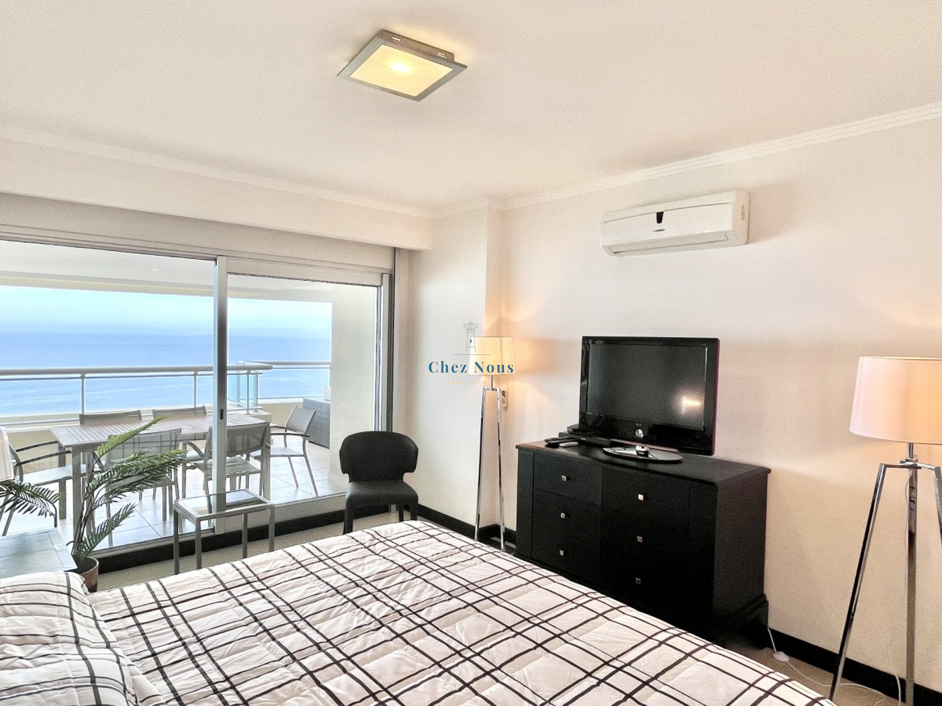 Apartamento ID.637 - Alquiler de Temporada - Playa Brava - Torre Lobos - 3 Dormitorios en Suite + Dependencia 