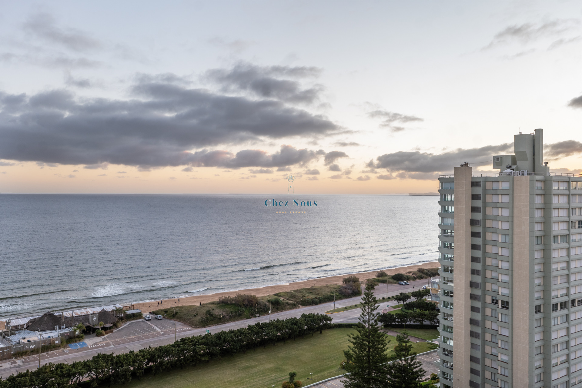 Apartamento ID.677 - Apartamento en Venta - Playa Mansa - Torre Jefferson - 1 Dorm y Medio