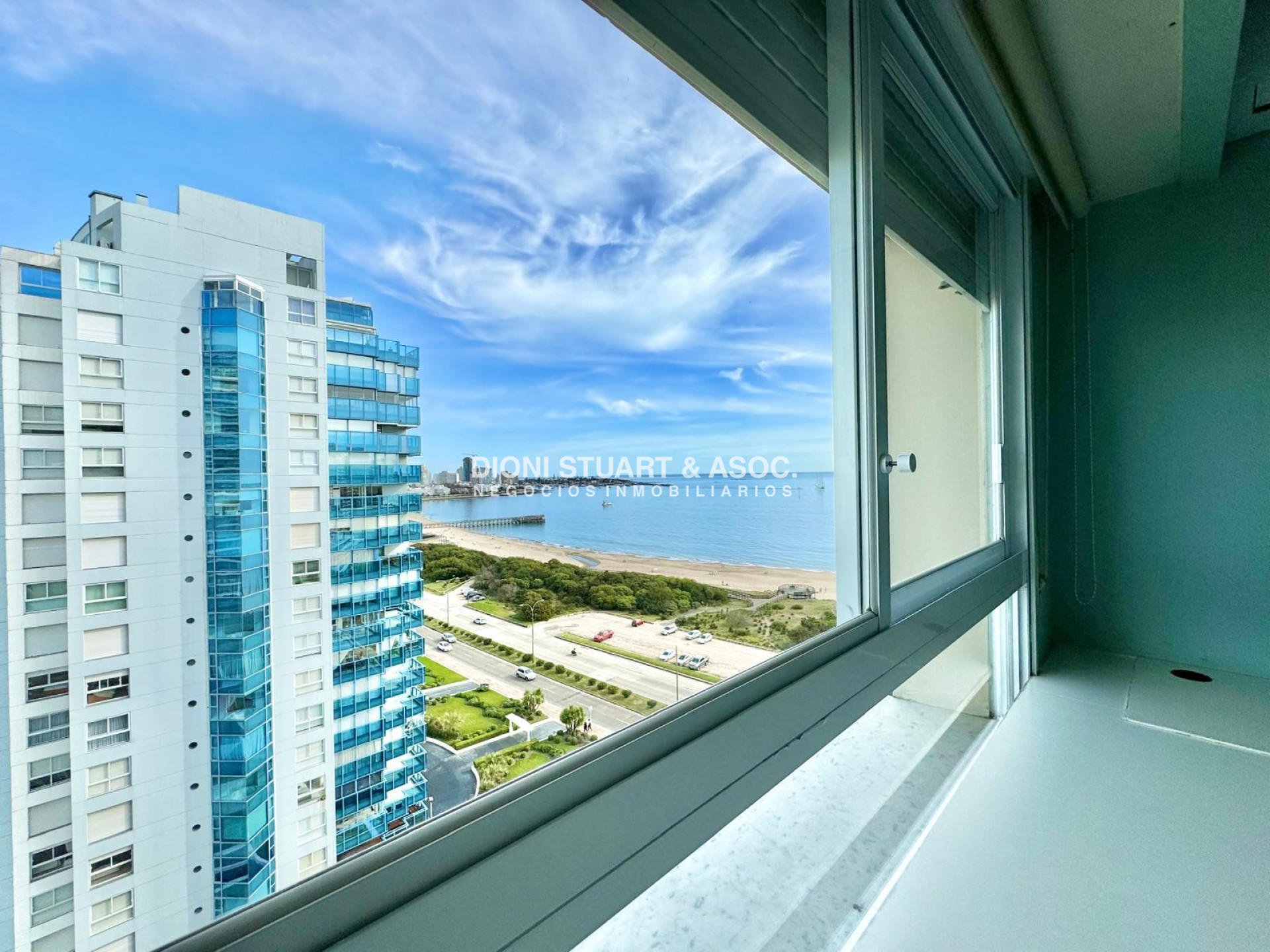 Apartamento ID.341 - Coral Tower - En venta - 3 Dormitorios en Suite + Dependencia