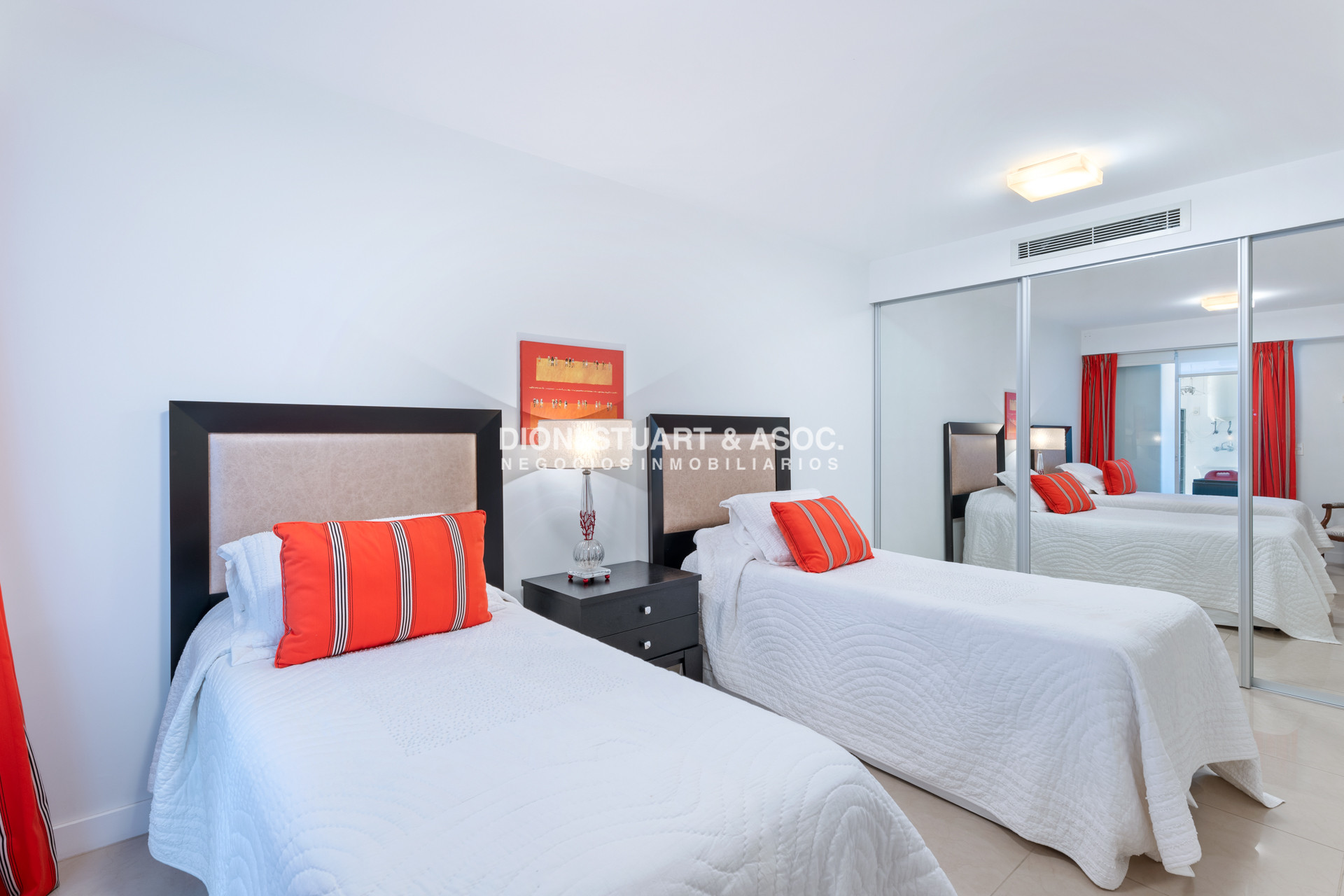 Apartamento ID.606 - Aquarela - 4 Dorms en Suite