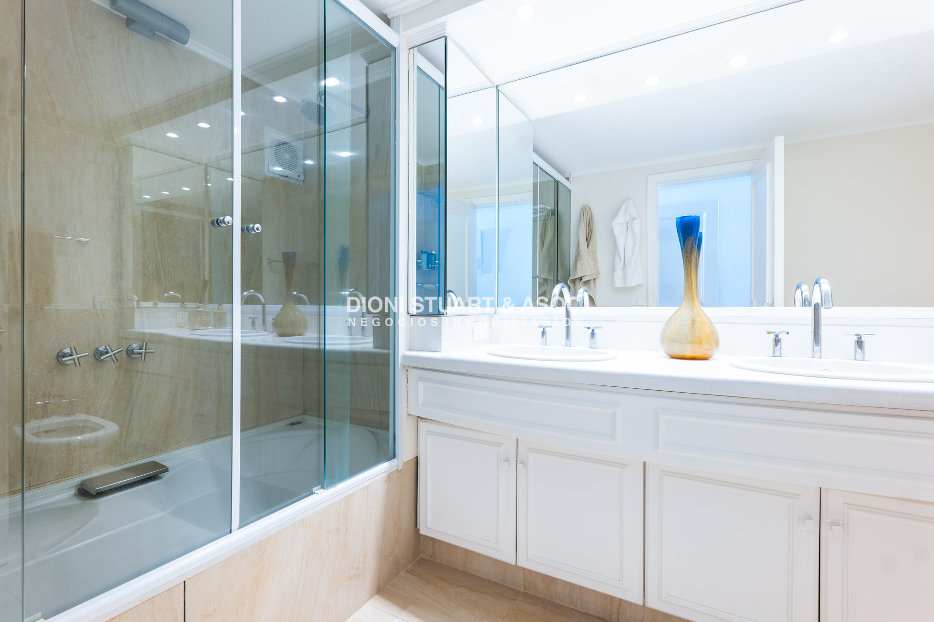 Apartamento ID.844 - Apartamento en Beverly Tower - Alquiler de Temporada - 3 Dorm en suite + Dep.