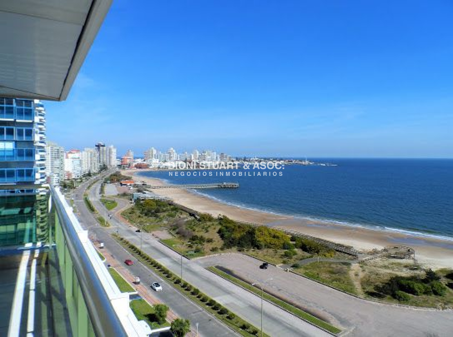 Apartamento ID.341 - Coral Tower - En venta - 3 Dormitorios en Suite + Dependencia