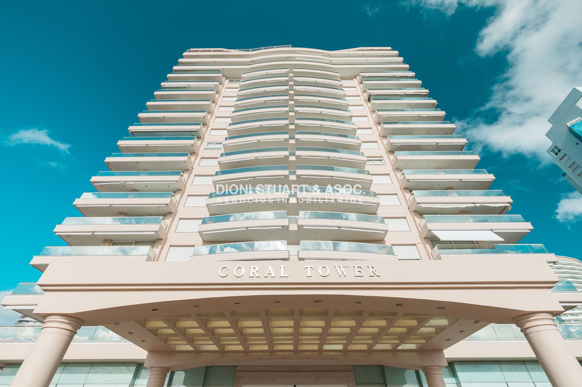 Apartamento ID.341 - Coral Tower - En venta - 3 Dormitorios en Suite + Dependencia