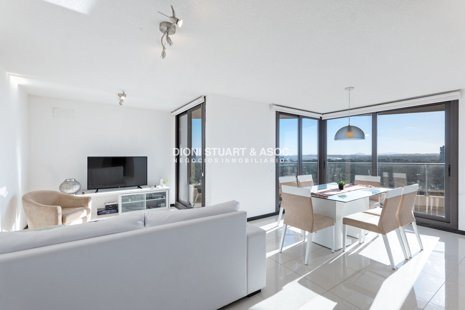 Apartamento ID.669 - Stradivarius - 3 Dormitorios - Piso Alto