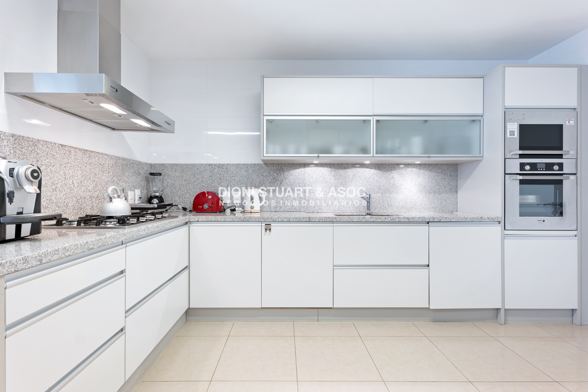 Apartamento ID.606 - Aquarela - 4 Dorms en Suite