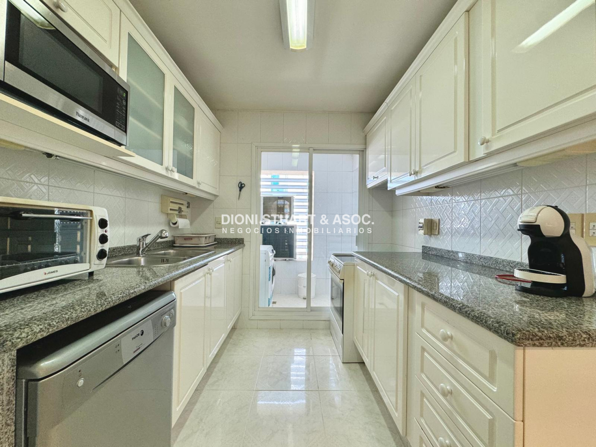 Apartamento ID.341 - Coral Tower - En venta - 3 Dormitorios en Suite + Dependencia