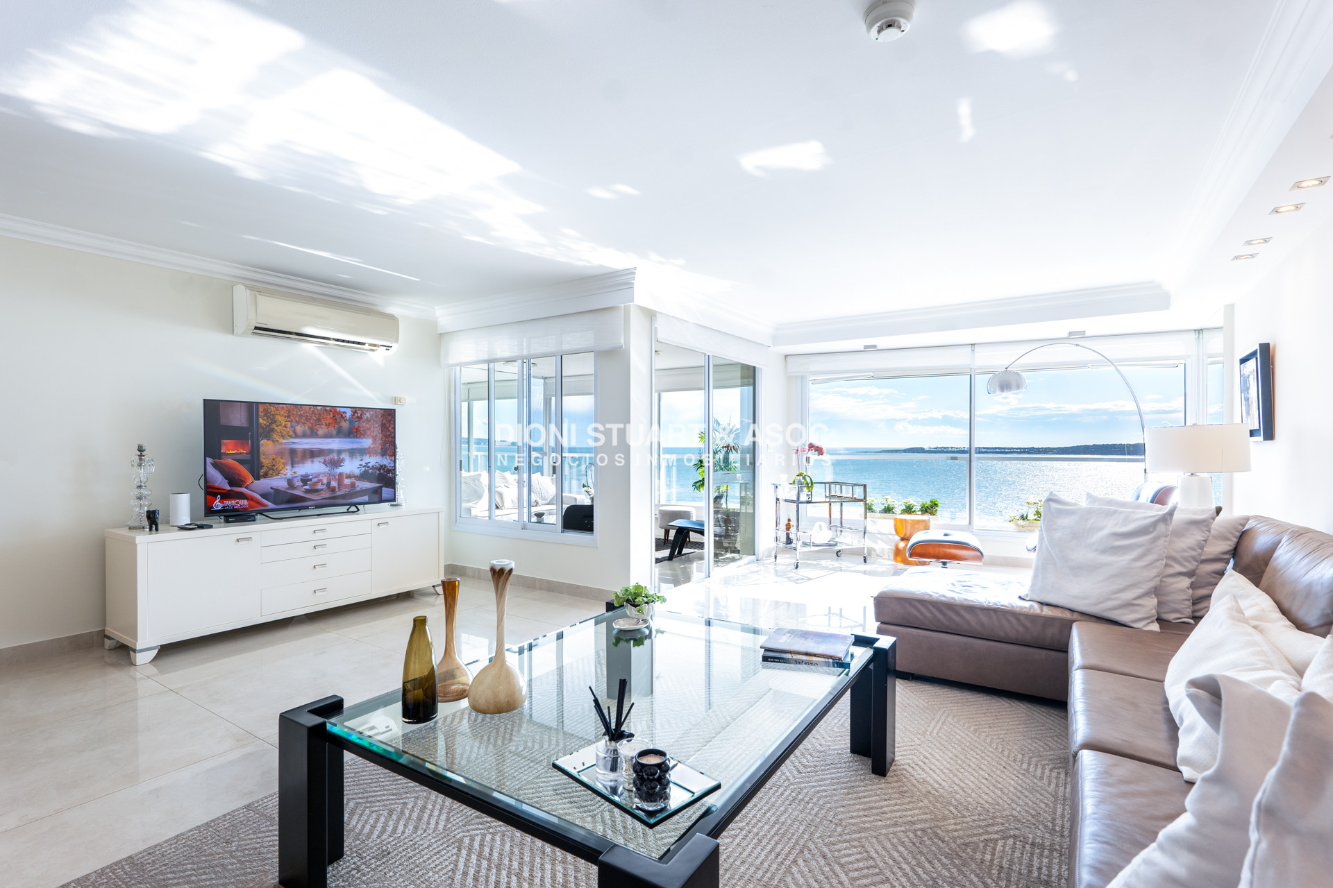 Apartamento ID.844 - Apartamento en Beverly Tower - Alquiler de Temporada - 3 Dorm en suite + Dep.