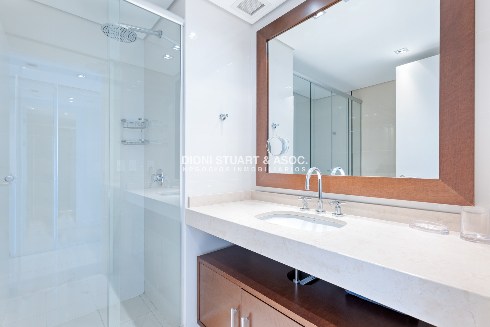 Apartamento ID.606 - Aquarela - 4 Dorms en Suite