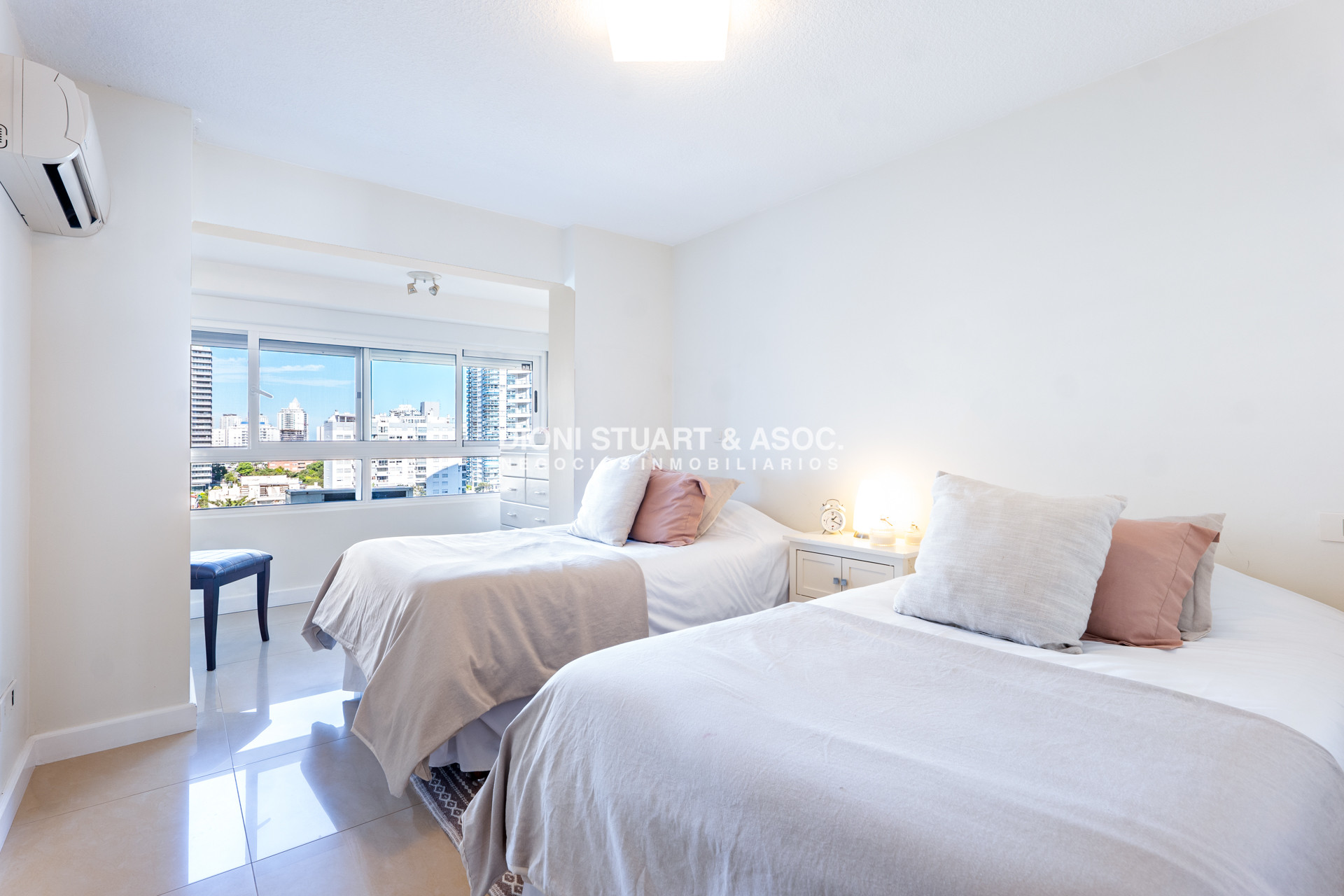 Apartamento ID.844 - Apartamento en Beverly Tower - Alquiler de Temporada - 3 Dorm en suite + Dep.