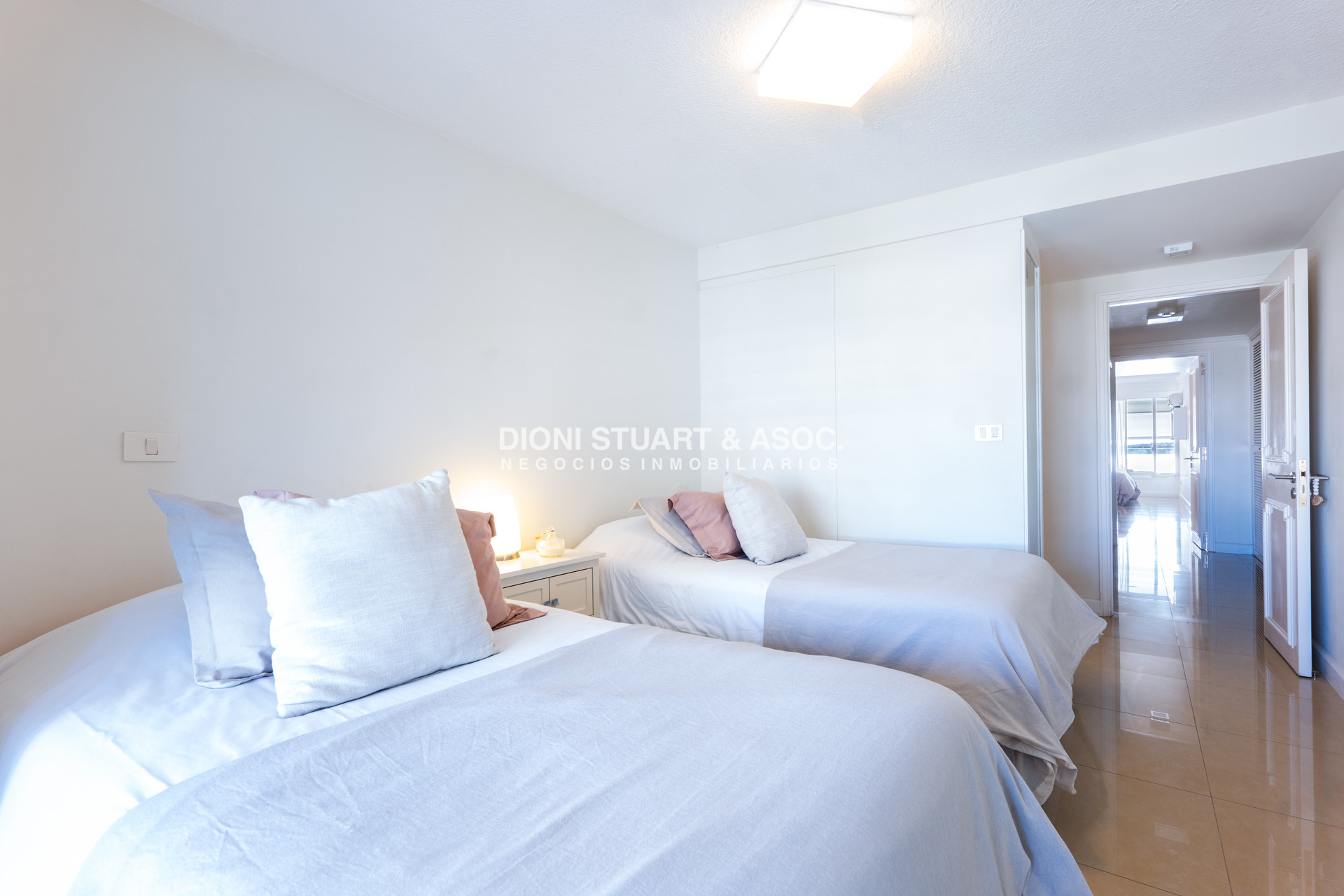 Apartamento ID.844 - Apartamento en Beverly Tower - Alquiler de Temporada - 3 Dorm en suite + Dep.