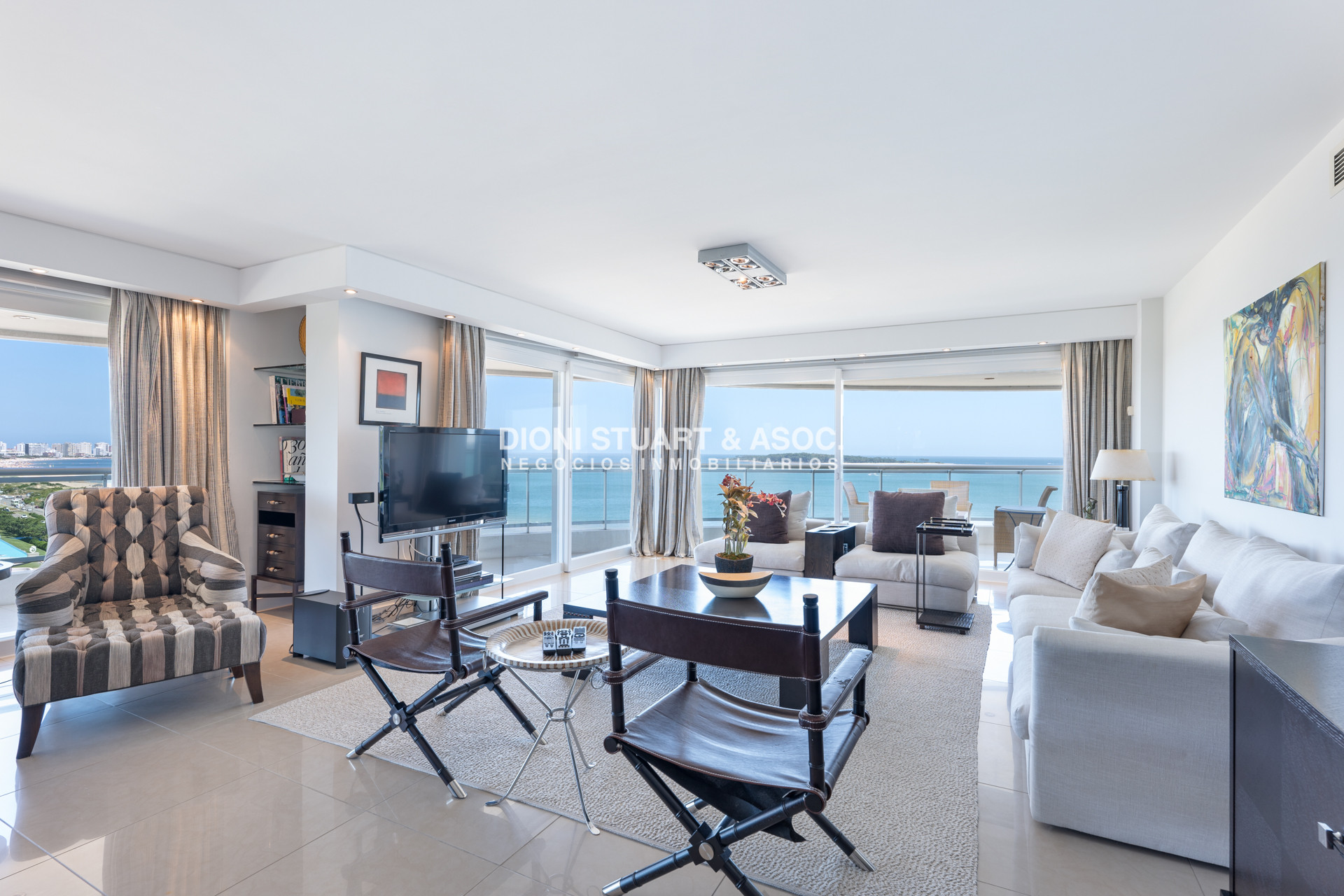 Apartamento ID.606 - Aquarela - 4 Dorms en Suite
