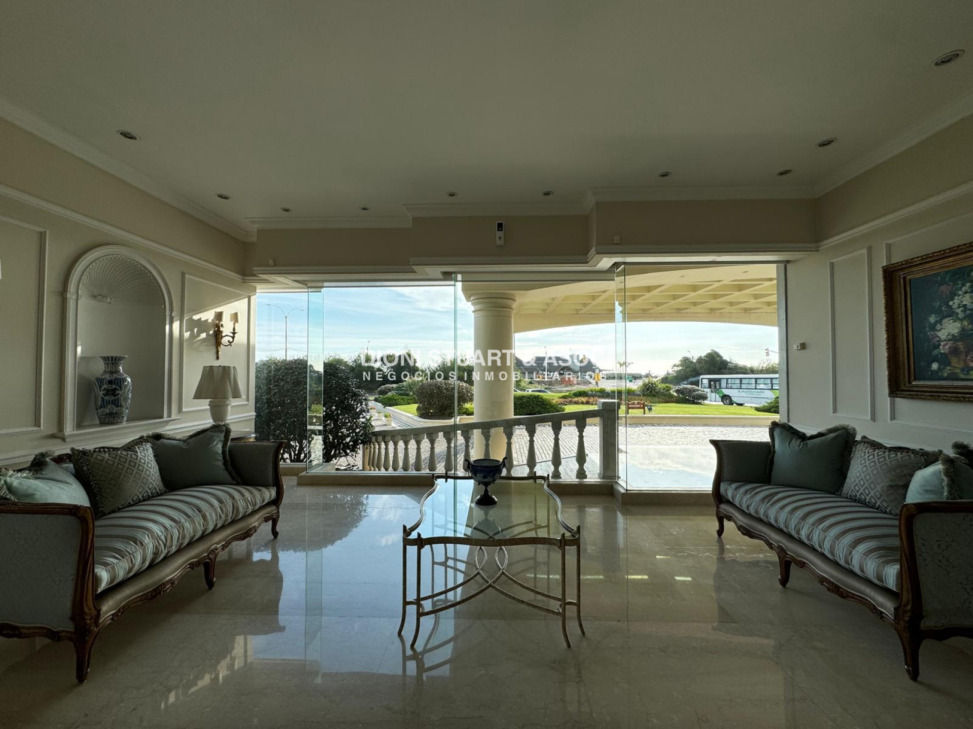 Apartamento ID.341 - Coral Tower - En venta - 3 Dormitorios en Suite + Dependencia