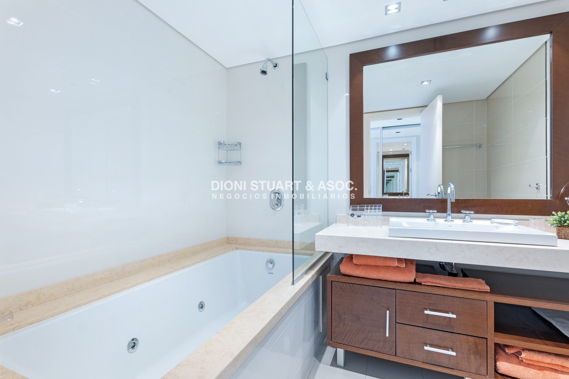 Apartamento ID.606 - Aquarela - 4 Dorms en Suite