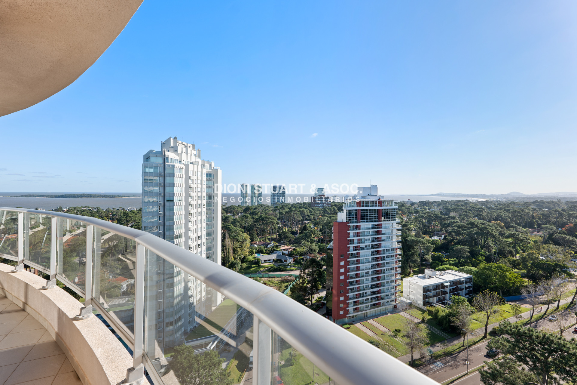 Apartamento ID.669 - Stradivarius - 3 Dormitorios - Piso Alto