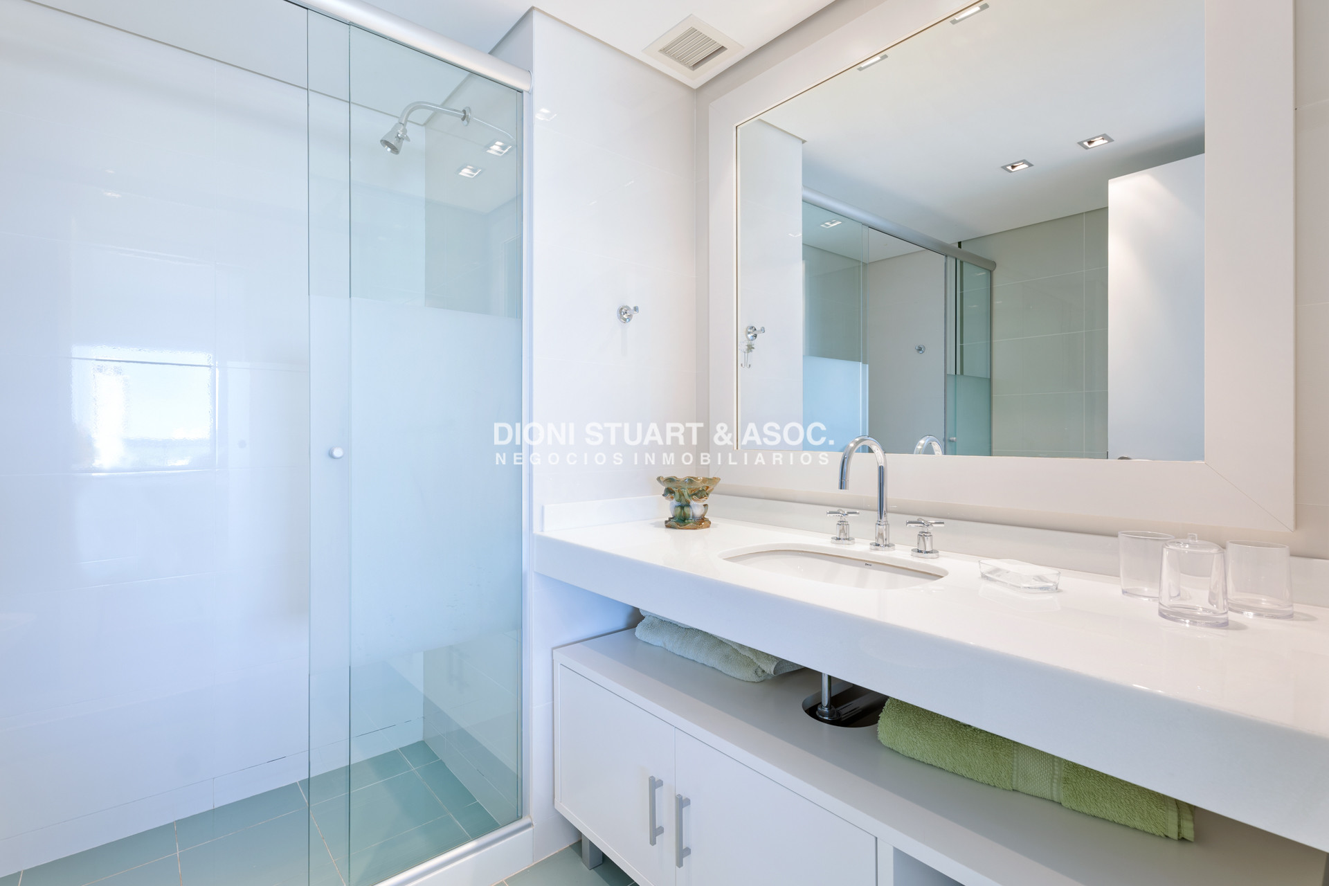 Apartamento ID.606 - Aquarela - 4 Dorms en Suite