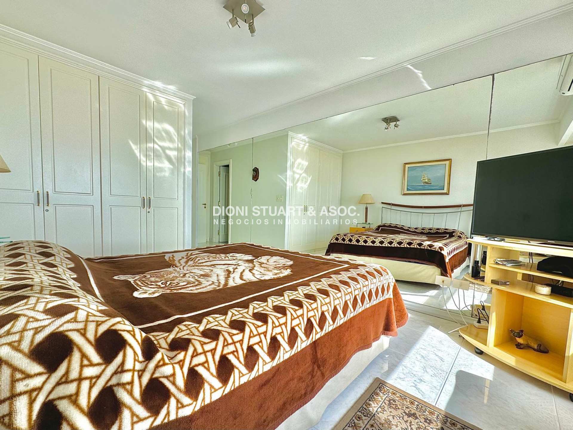 Apartamento ID.341 - Coral Tower - En venta - 3 Dormitorios en Suite + Dependencia