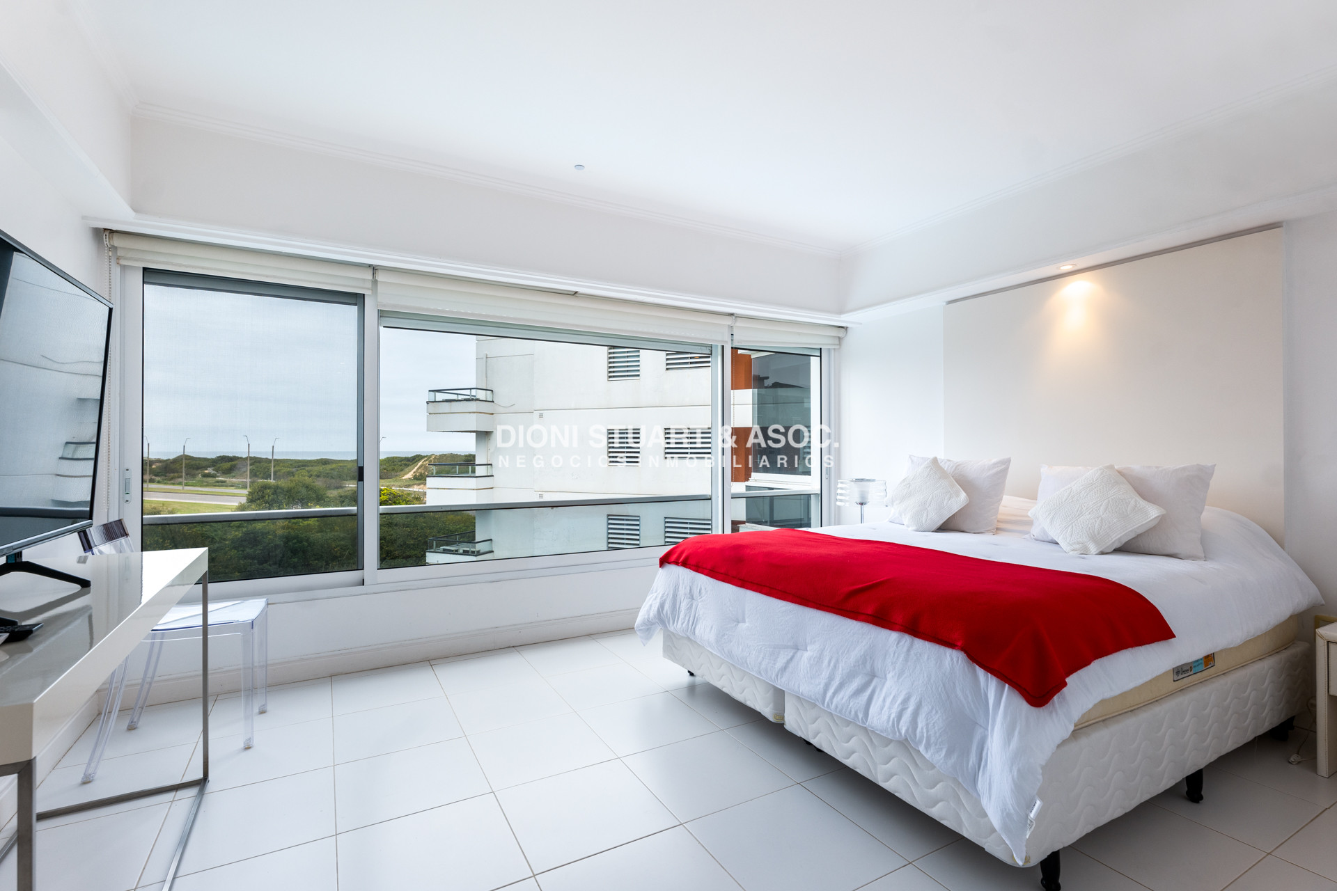 Apartamento ID.760 - DEPARTAMENTO EN VENTA EN PLAYA BRAVA PRIMER LINEA 4 DORMITORIOS EN SUITE - EDIF. AGUAS AZULES