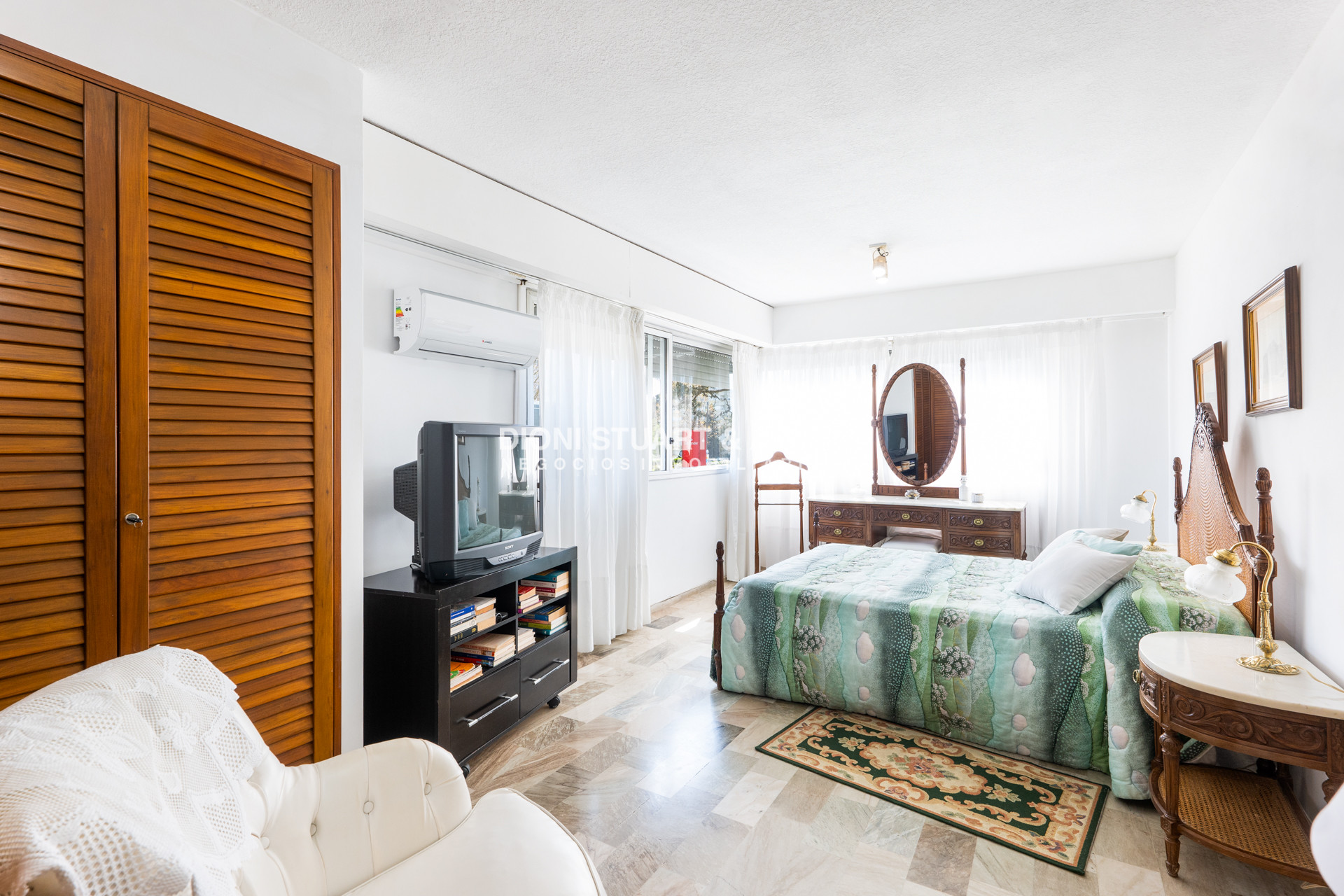 Apartamento ID.776 - Apartamento en Roosevelt Center en Venta - 3 Dormitorios y Dep.