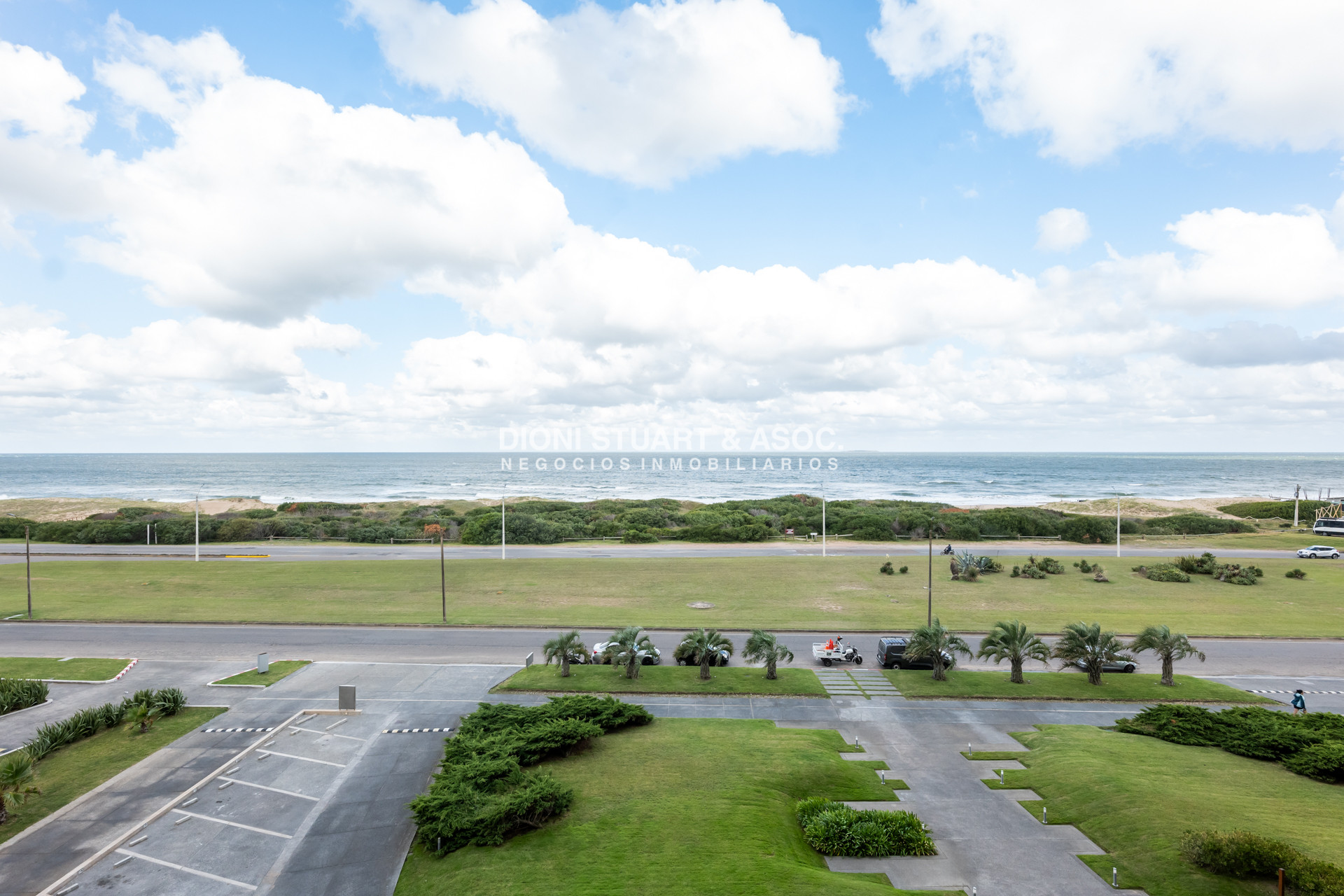 Apartamento ID.939 - TORRE LOBOS DEPARTAMENTO CENTRAL EN VENTA DE 3 DORMITORIOS EN SUITE + DEP. SERV. - PRIMERA LINEA PLAYA BRAVA