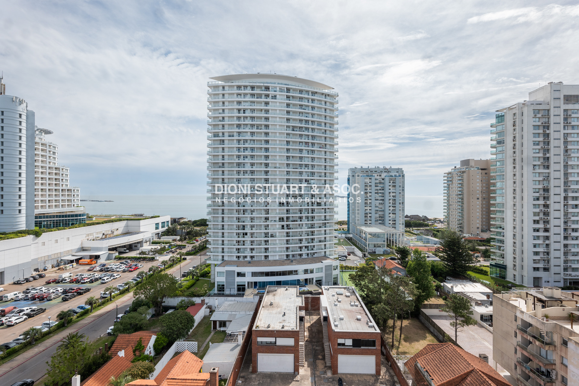 Apartamento ID.1149 - VENTA APARTAMENTO 3 DORMITORIOS CON BARBACOA PENT HOUSE DUPLEX PLAYA MANSA