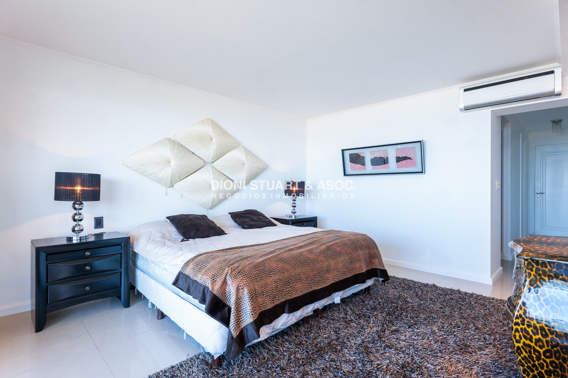 Apartamento ID.984 - IMPERIALE II ESQUINERO APARTAMENTO EN VENTA - 3 DORMITORIOS EN SUITE + DEPENDENCIA