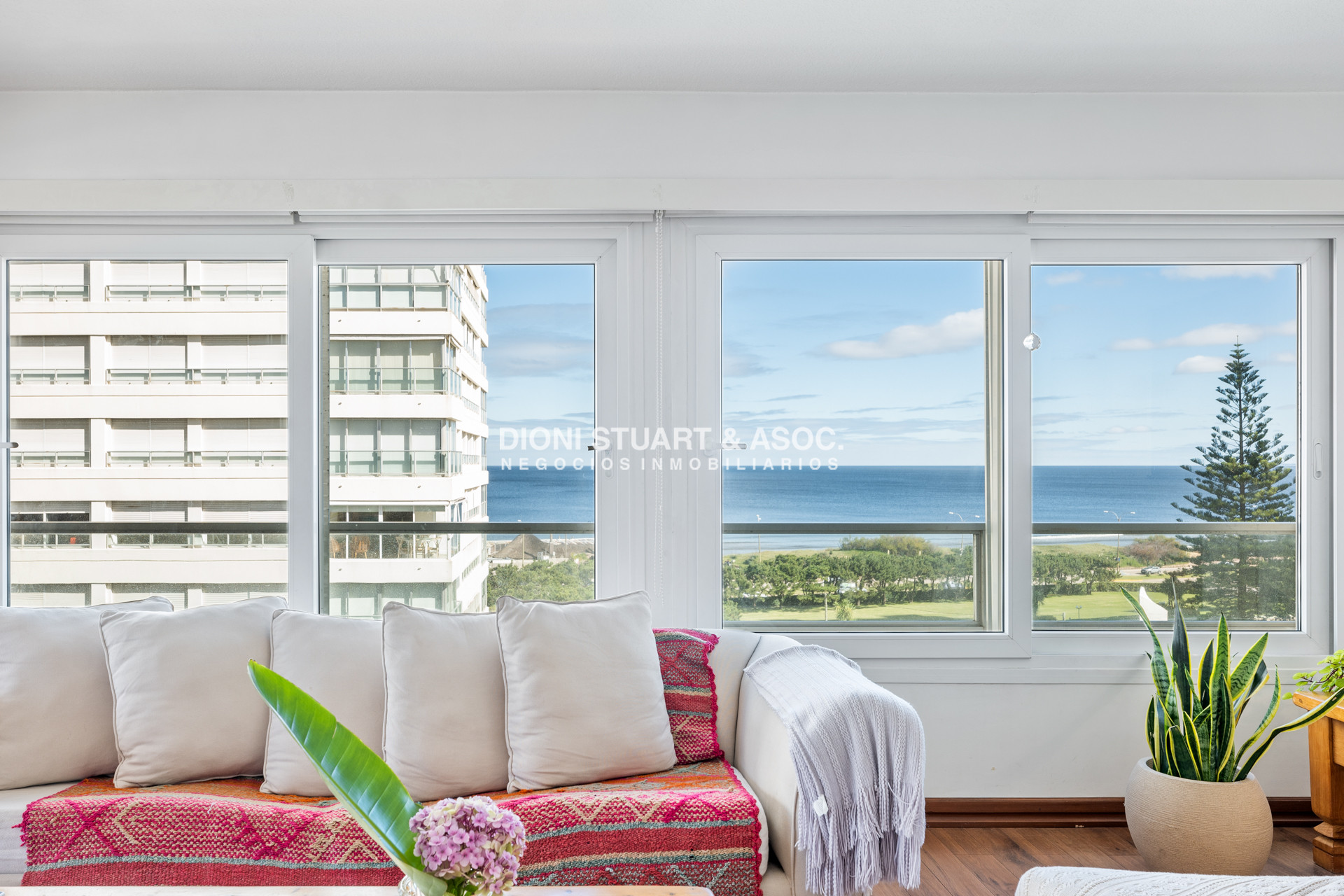 Apartamento ID.665 - DEPARTAMENTO EN VENTA EN PLAYA MANSA - 3 DORM Y DEP. - RECICLADO - COMPLEJO LINCOLN CENTER - TORRE JEFFERSON