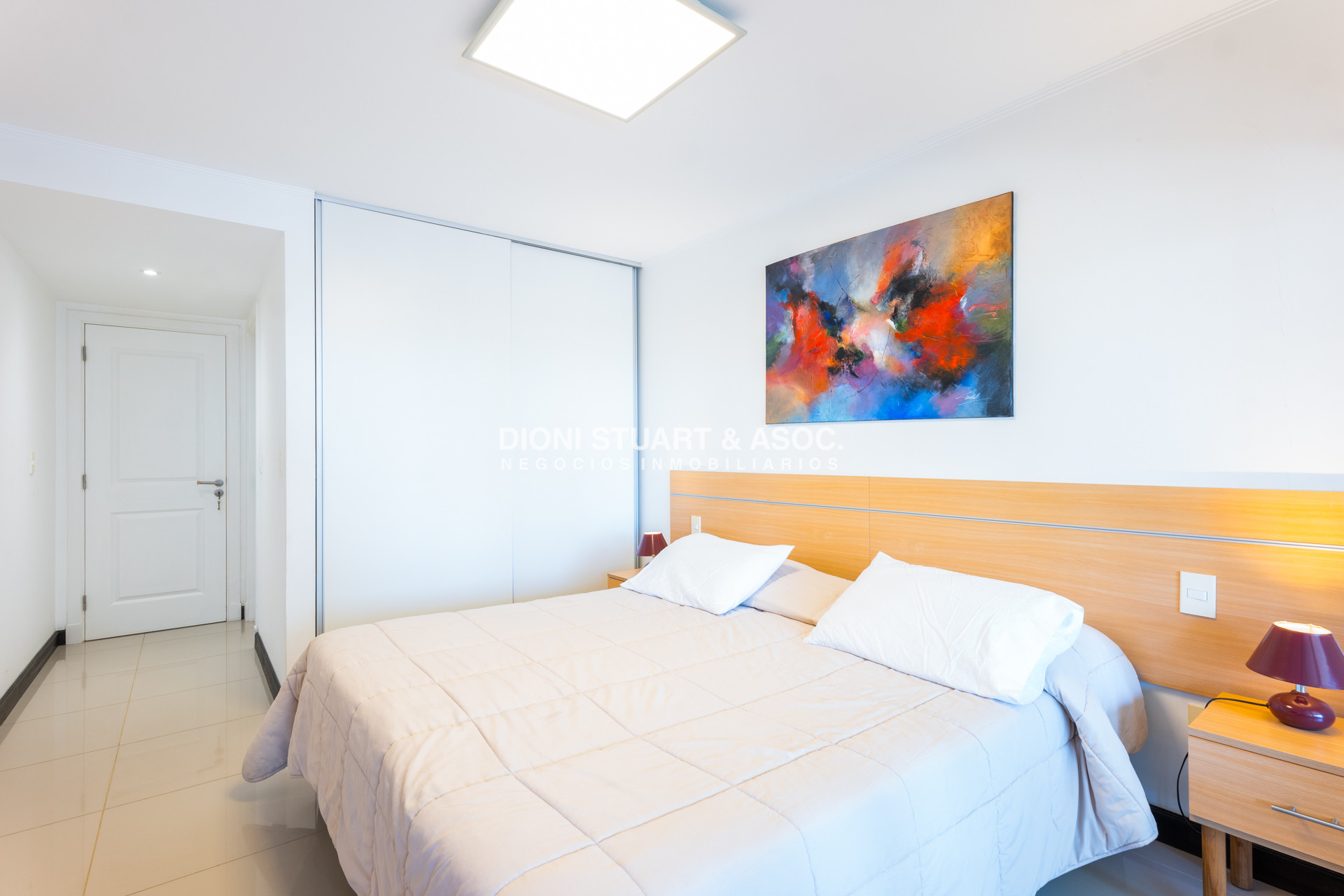 Apartamento ID.820 - APARTAMENTO EN VENTA EN PLAYA MANSA DE 2 DORMITORIOS CON PARRILLERO