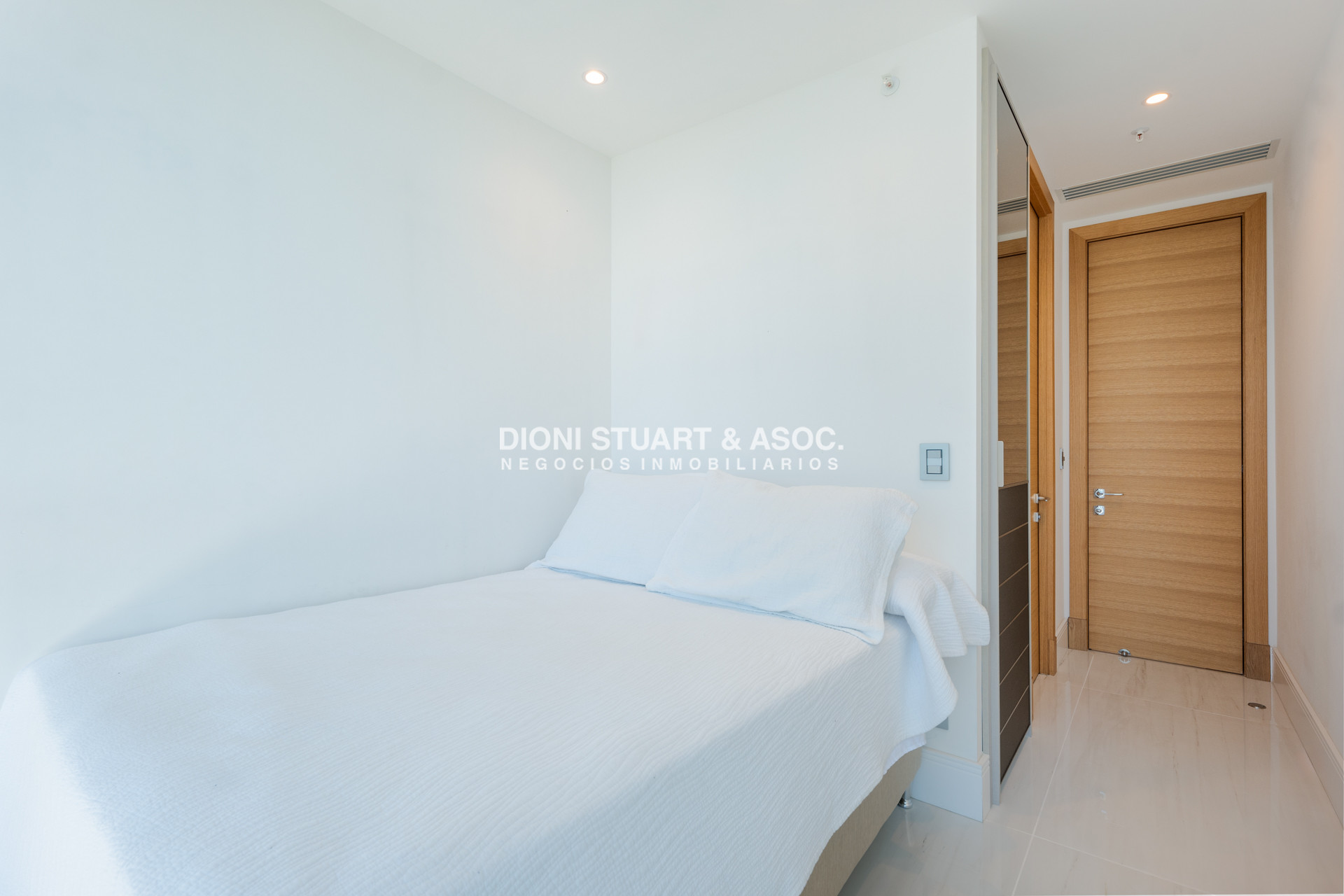 Apartamento ID.737 - FENDI CHATEAU EN VENTA ESQUINERO A PUNTA BALLENA 4 DORMITORIOS EN SUITE