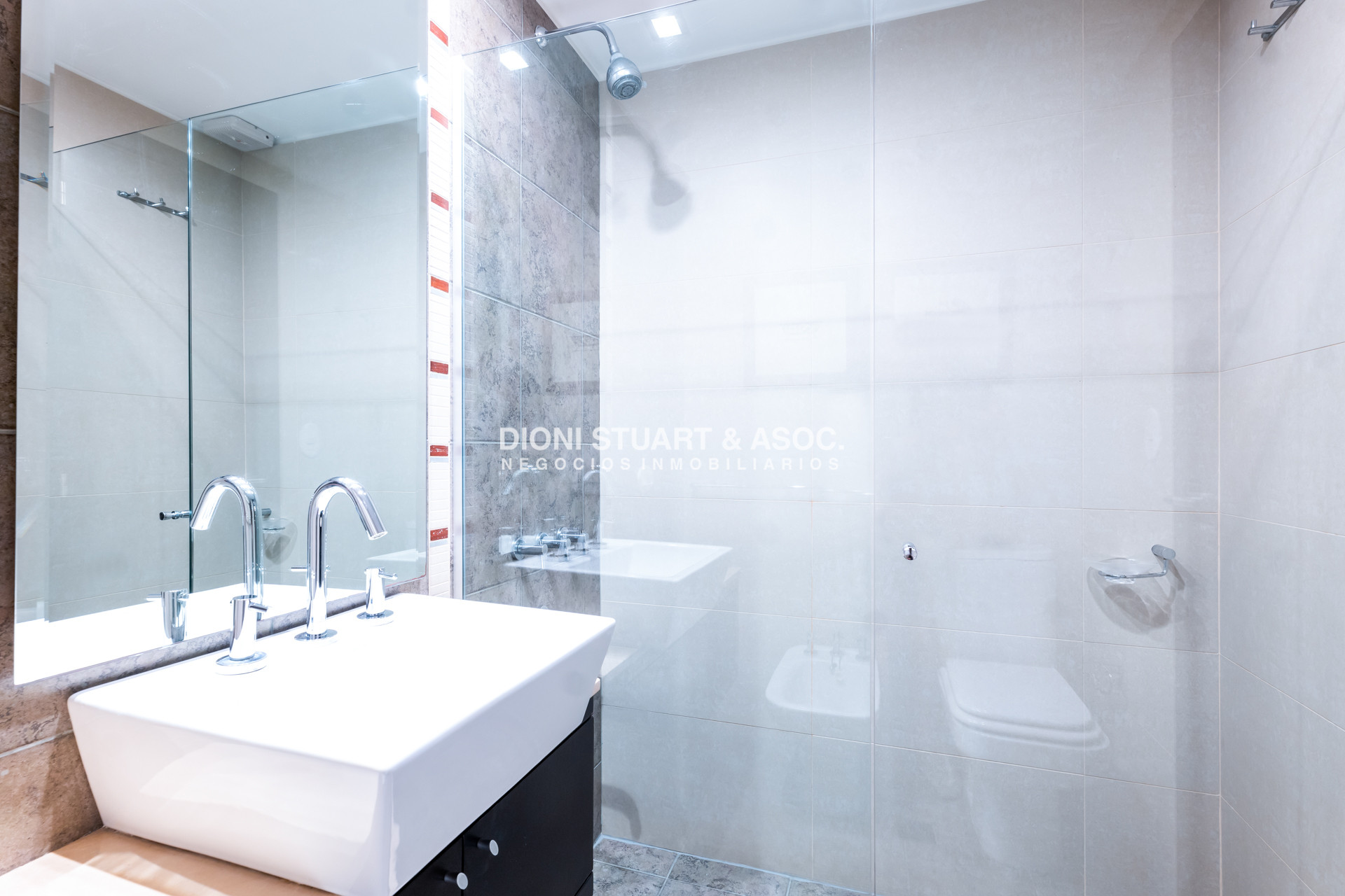 Apartamento ID.938 - GALA TOWER DEPARTAMENTO ESQUINERO 3 DORMITORIOS VISTA AL MAR - PLAYA MANSA - CON PARRILLERO