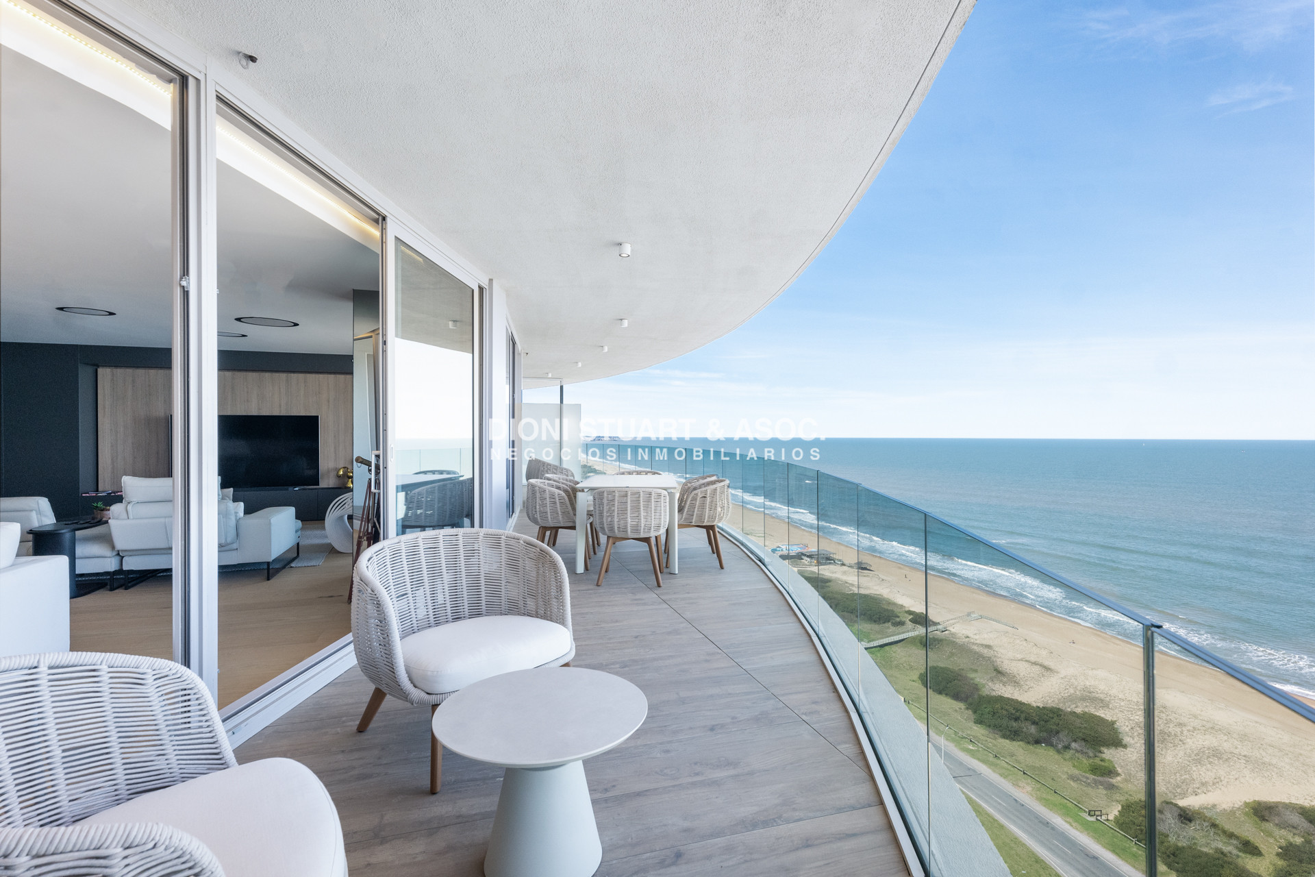 Apartamento ID.1121 - TRUMP UNIFICADO - 4 SUITES + DEPENDENCIA