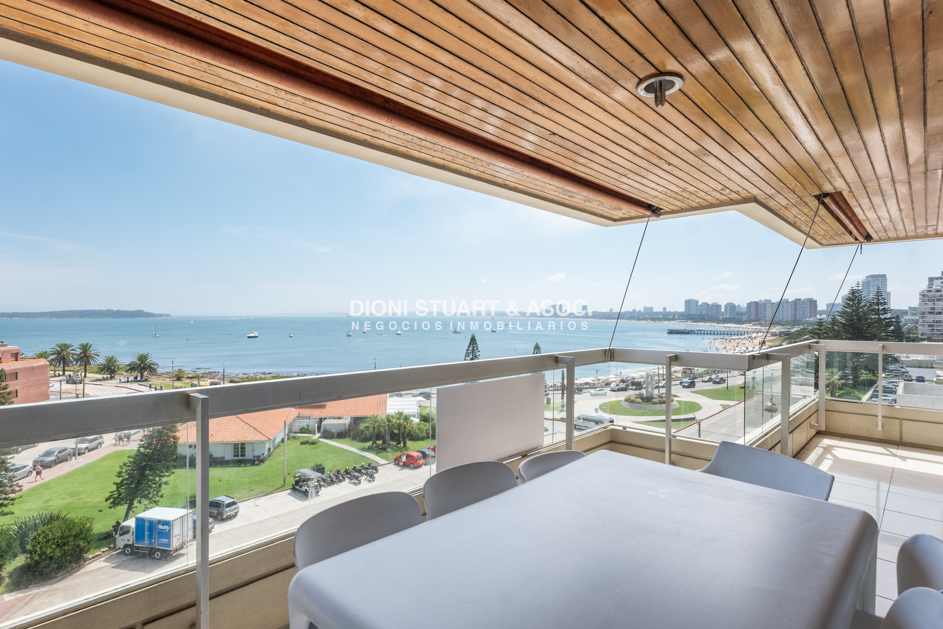Apartamento ID.921 - DEPARTAMENTO EN ALQUILER ANUAL O DE TEMPORADA - 4 DORMITORIOS Y DEPENDENCIA - CON PARRILLERO - EDIFICIO EL TORREON - PLAYA MANSA