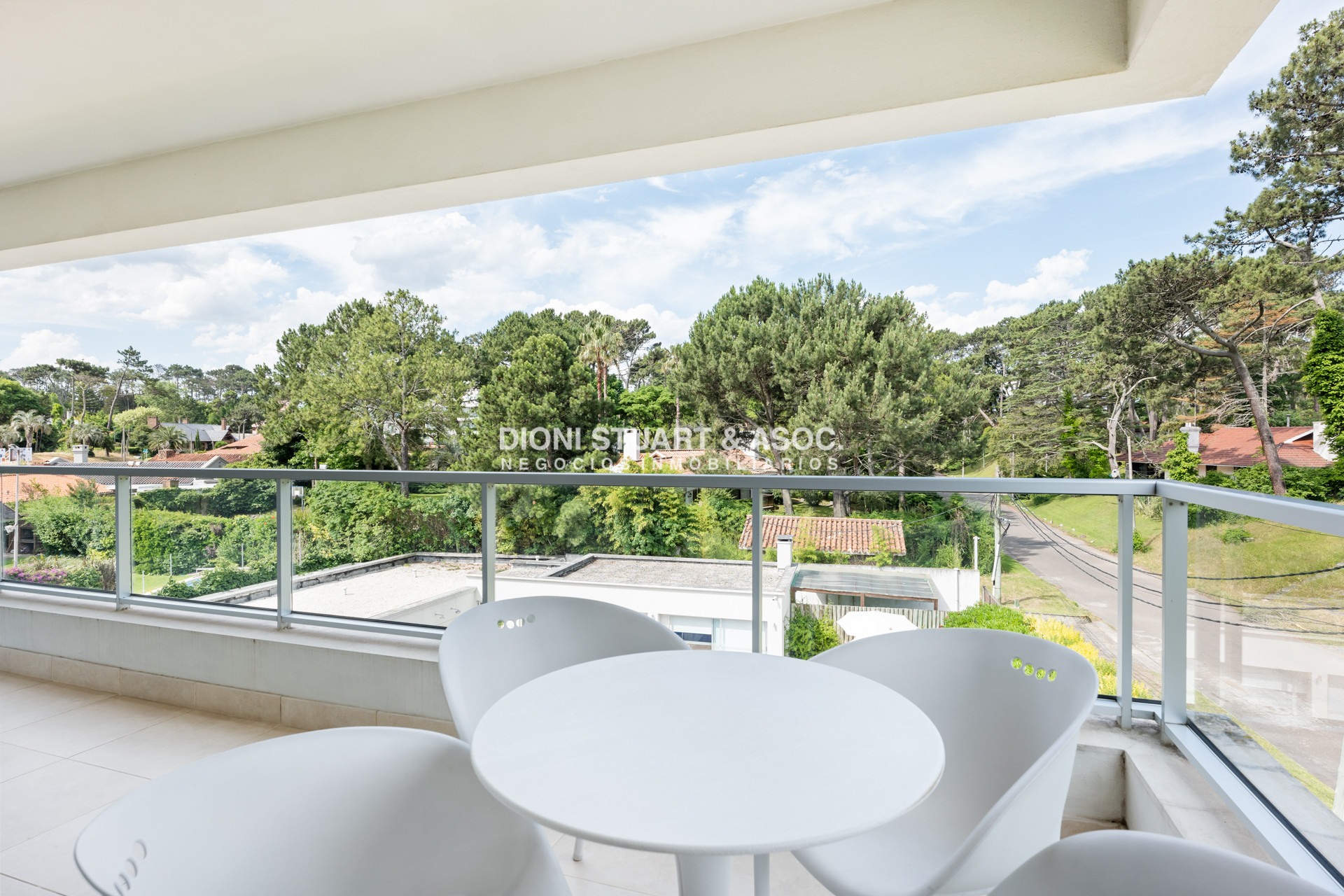 Apartamento ID.860 - APARTAMENTO EN VENTA EN PLAYA MANSA DE 2 DORMITORIOS CON PARRILLERO - EDIFICIO MONET