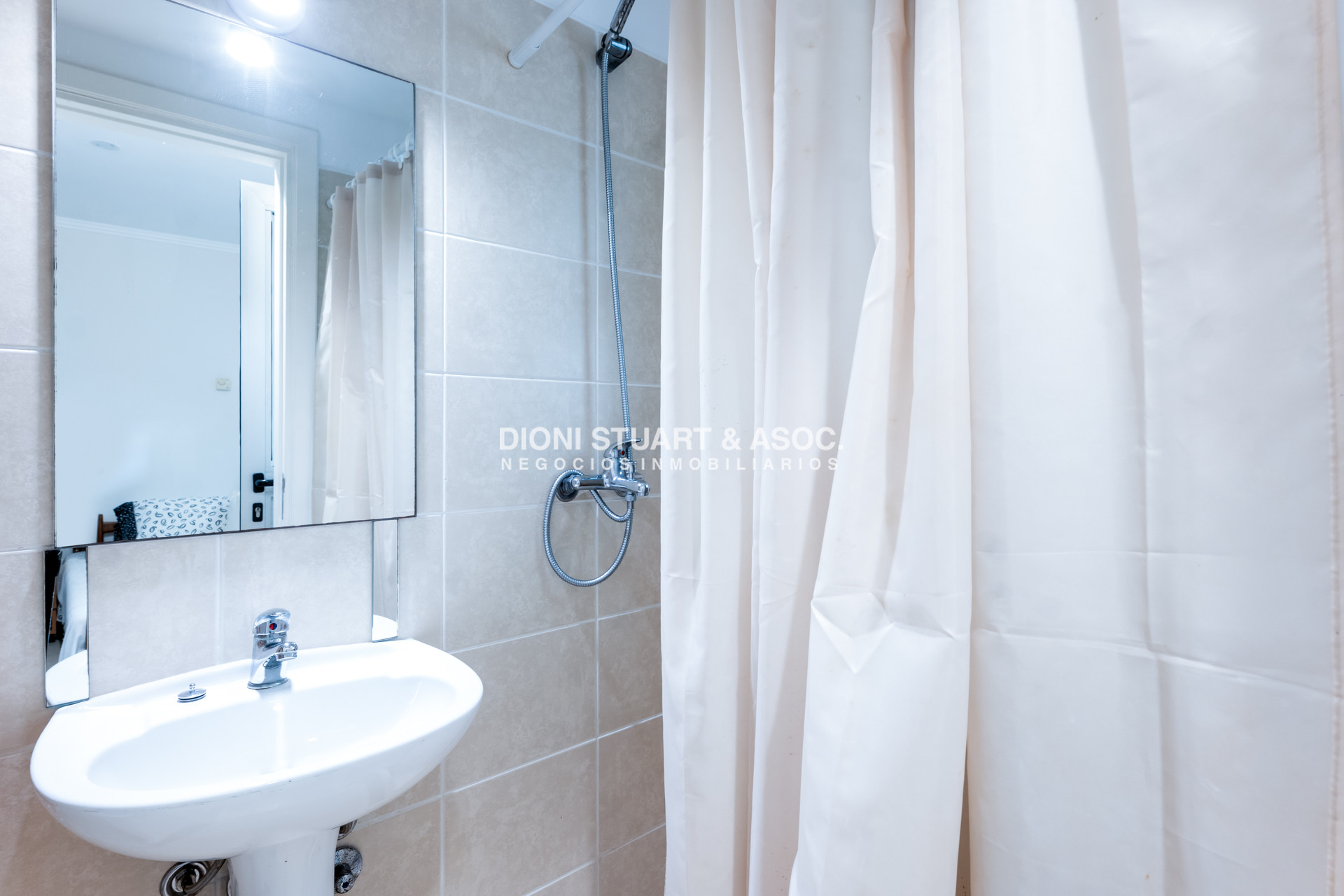Apartamento ID.939 - TORRE LOBOS DEPARTAMENTO CENTRAL EN VENTA DE 3 DORMITORIOS EN SUITE + DEP. SERV. - PRIMERA LINEA PLAYA BRAVA