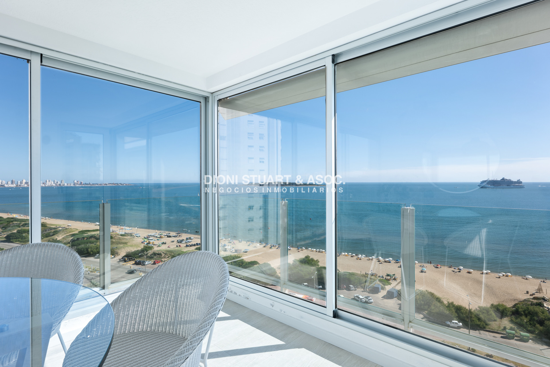 Apartamento ID.291 - APARTAMENTO DE 3 DORMITORIOS EN ALQUILER FRENTE AL MAR TORRE WASHINGTON COMPLEJO LINCOLN CENTER -  RECICLADO