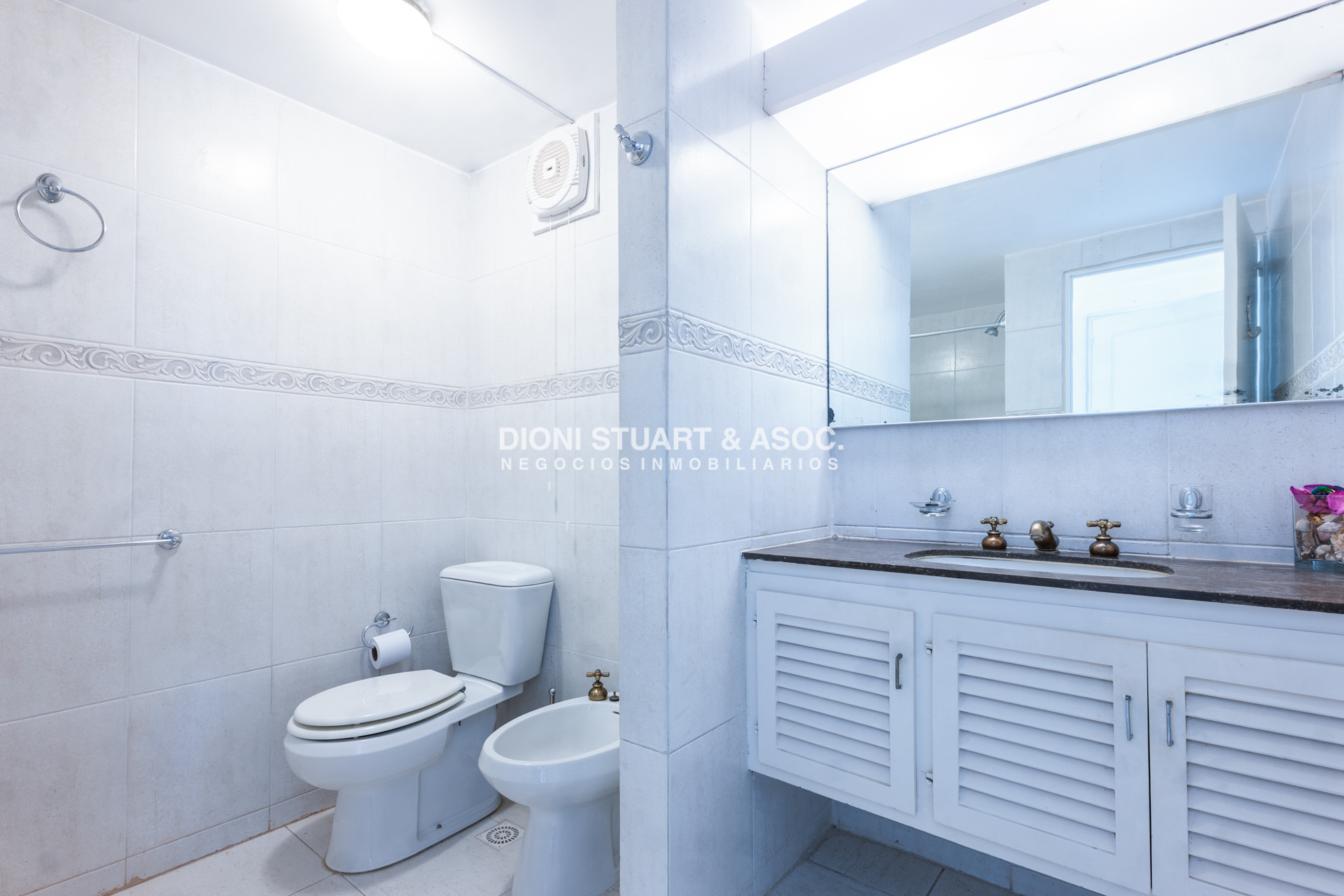 Apartamento ID.1158 - VENTA APARTAMENTO EN PENINSULA 2 DORMITORIOS RECICLADO VISTA AL MAR -  TORRE DEL SOL