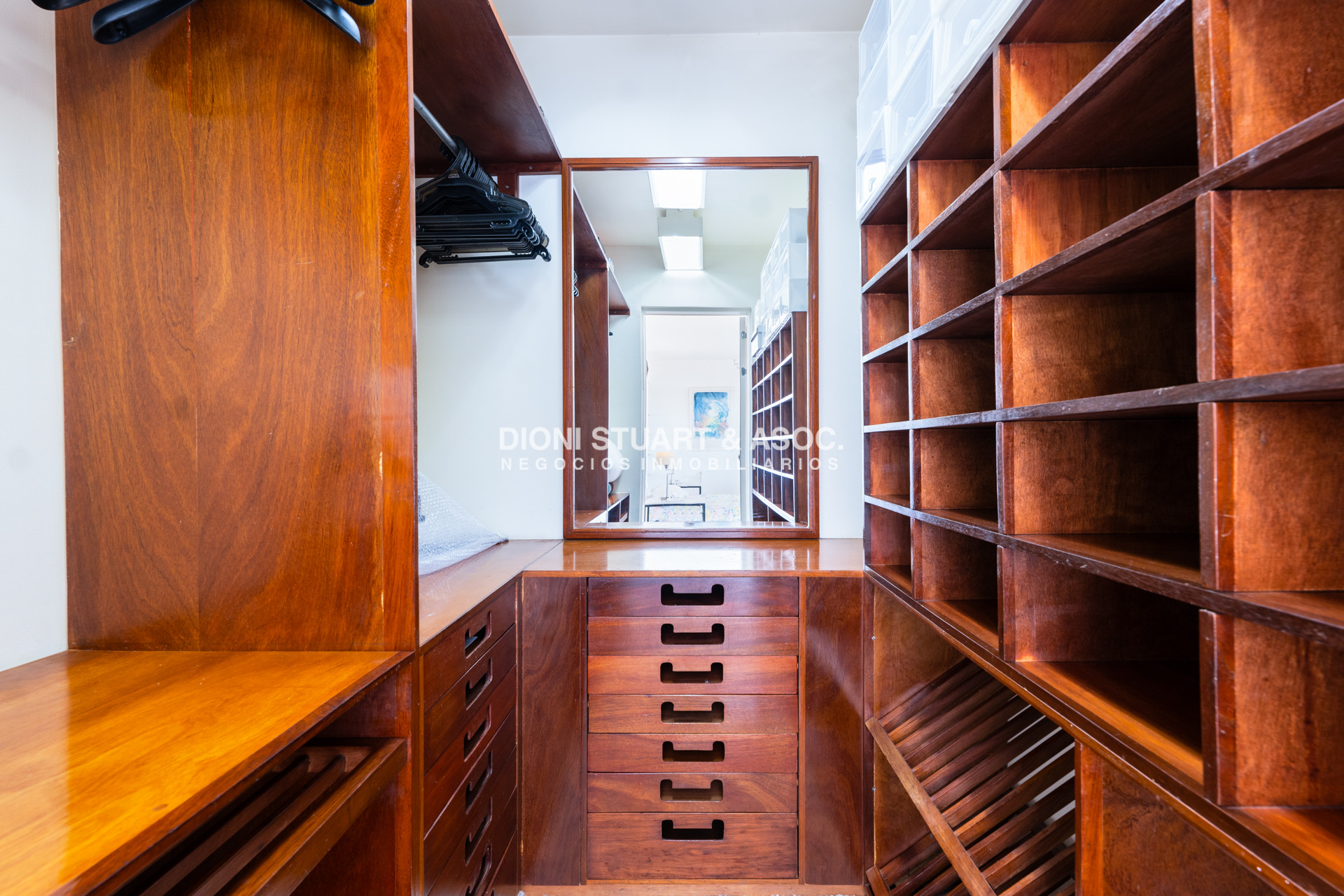 Apartamento ID.850 - Edificio El Torreon - 3 Dorm y Dep. - Apartamento Primera Linea Mansa