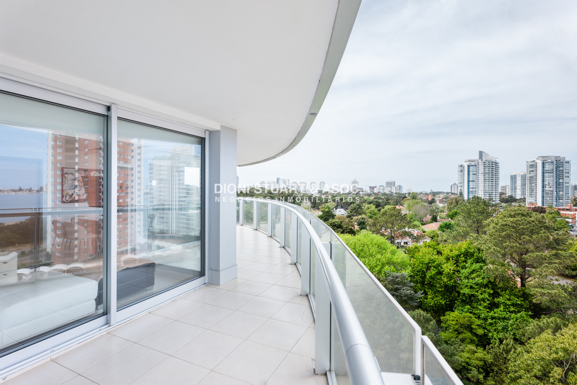 Apartamento ID.790 - Apartamento en Venta - 3 Dormitorios en Suite - Sea & Forest - Playa Mansa