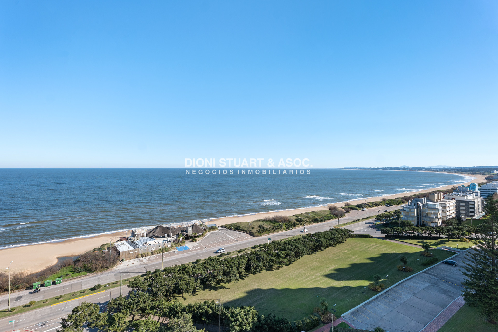 Apartamento ID.297 - APARTAMENTO EN ALQUILER DE 3 DORMITORIOS FRENTE AL MAR PLAYA MANSA TORRE WASHINGTON COMPLEJO LINCOLN CENTER