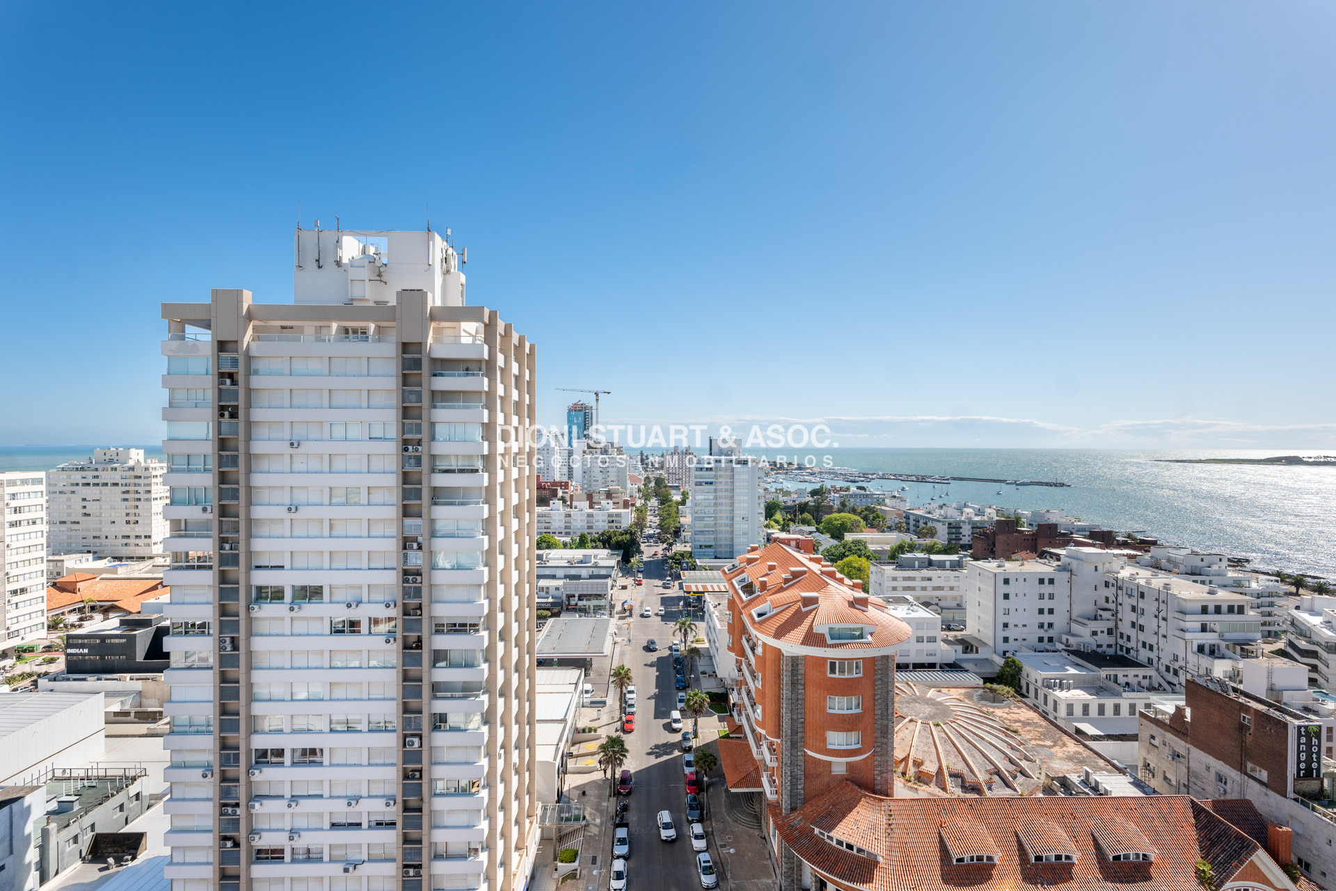 Apartamento ID.850 - Edificio El Torreon - 3 Dorm y Dep. - Apartamento Primera Linea Mansa