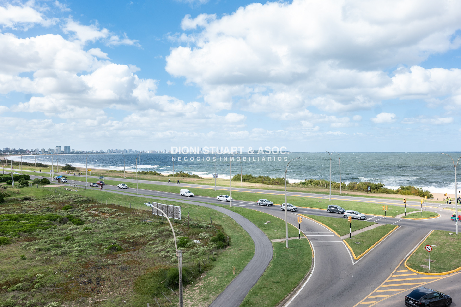 Apartamento ID.391 - DEPARTAMENTO PENT HOUSE DUPLEX EN PLAYA MANSA EN VENTA - 3 DORMITORIOS - CON ESTUFA Y BARBACOA