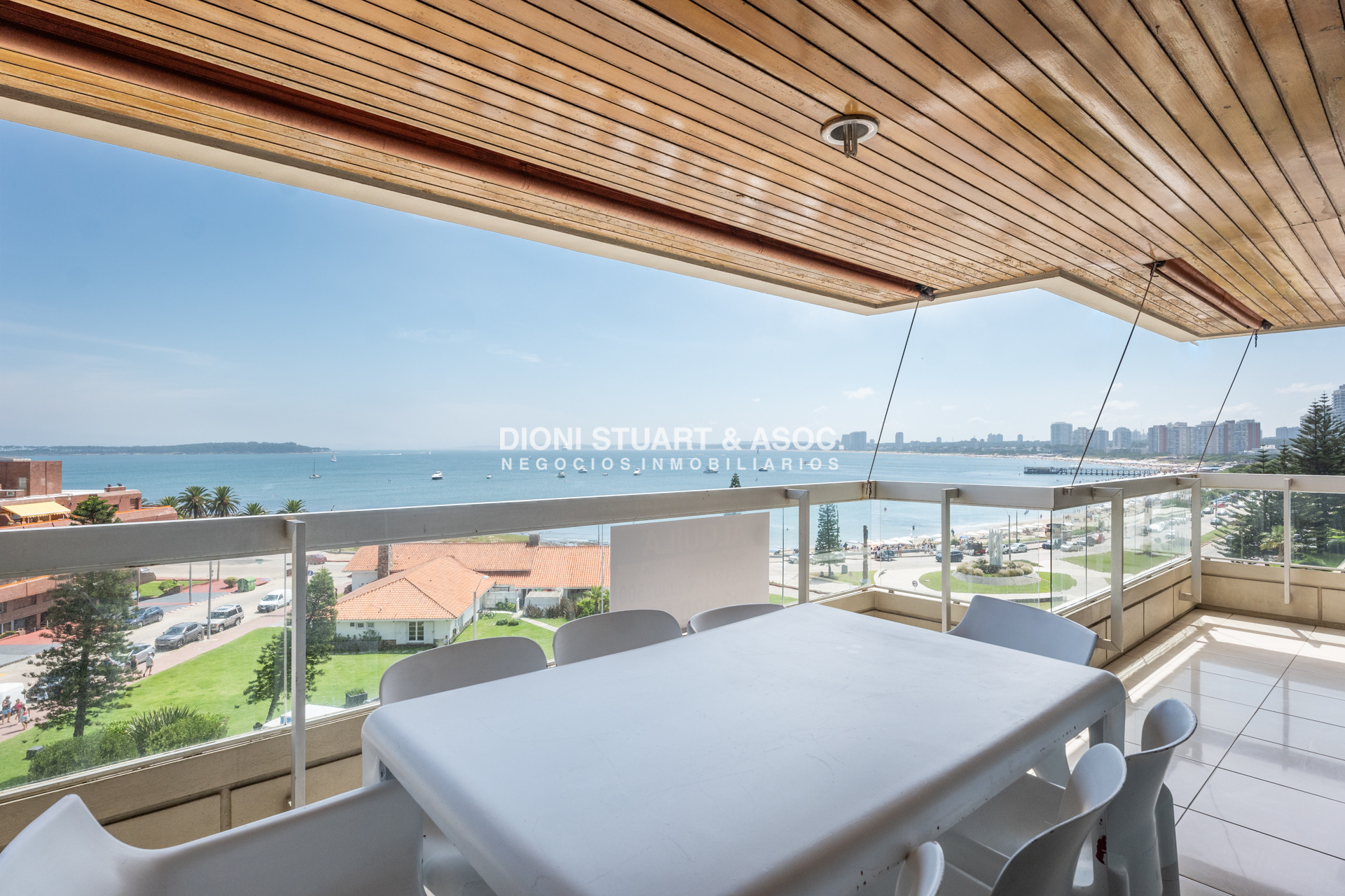 Apartamento ID.921 - DEPARTAMENTO EN ALQUILER ANUAL O DE TEMPORADA - 4 DORMITORIOS Y DEPENDENCIA - CON PARRILLERO - EDIFICIO EL TORREON - PLAYA MANSA