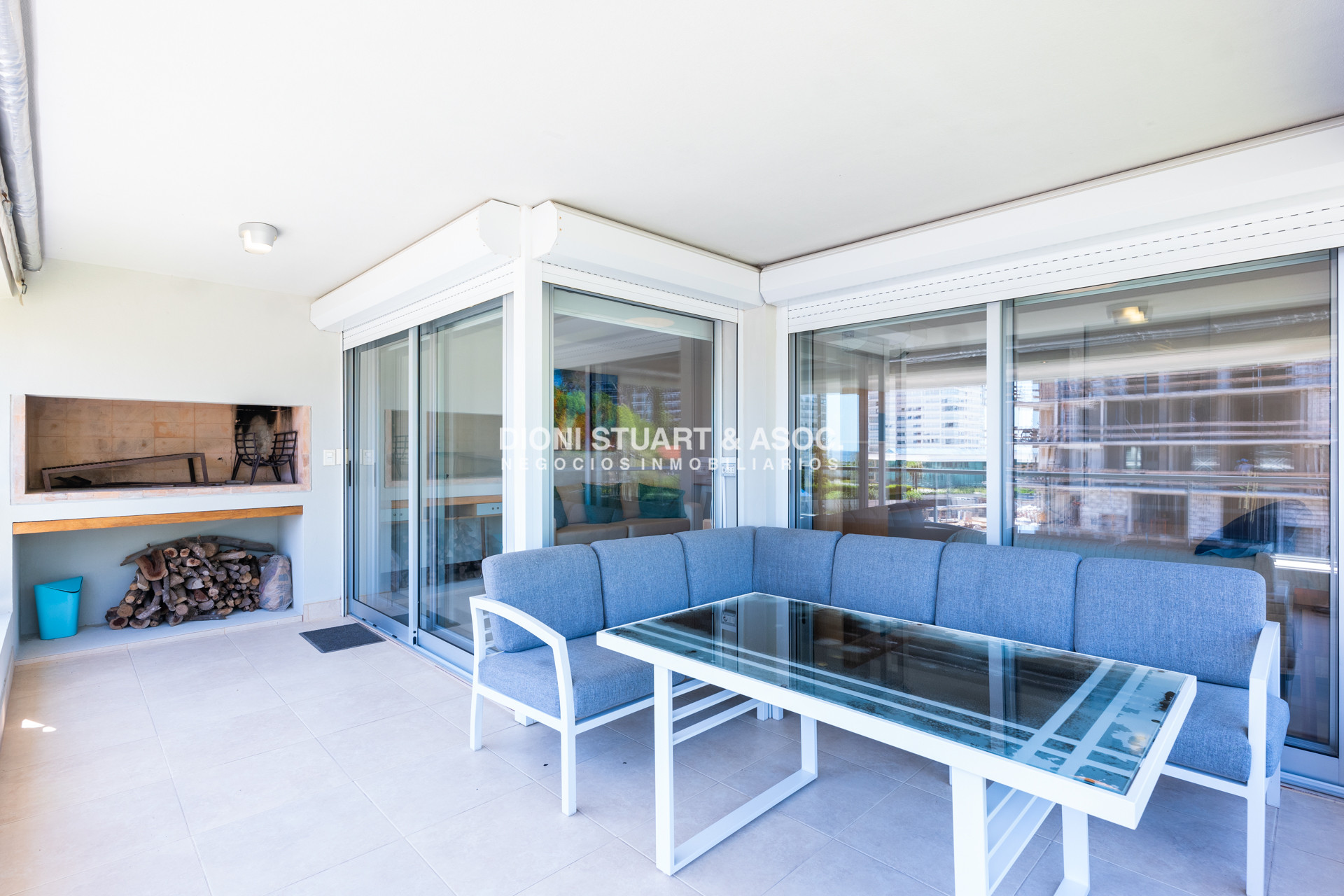 Apartamento ID.821 - APARTAMENTO EN VENTA EN PLAYA MANSA DE 2 DORMITORIOS CON PARRILLERO