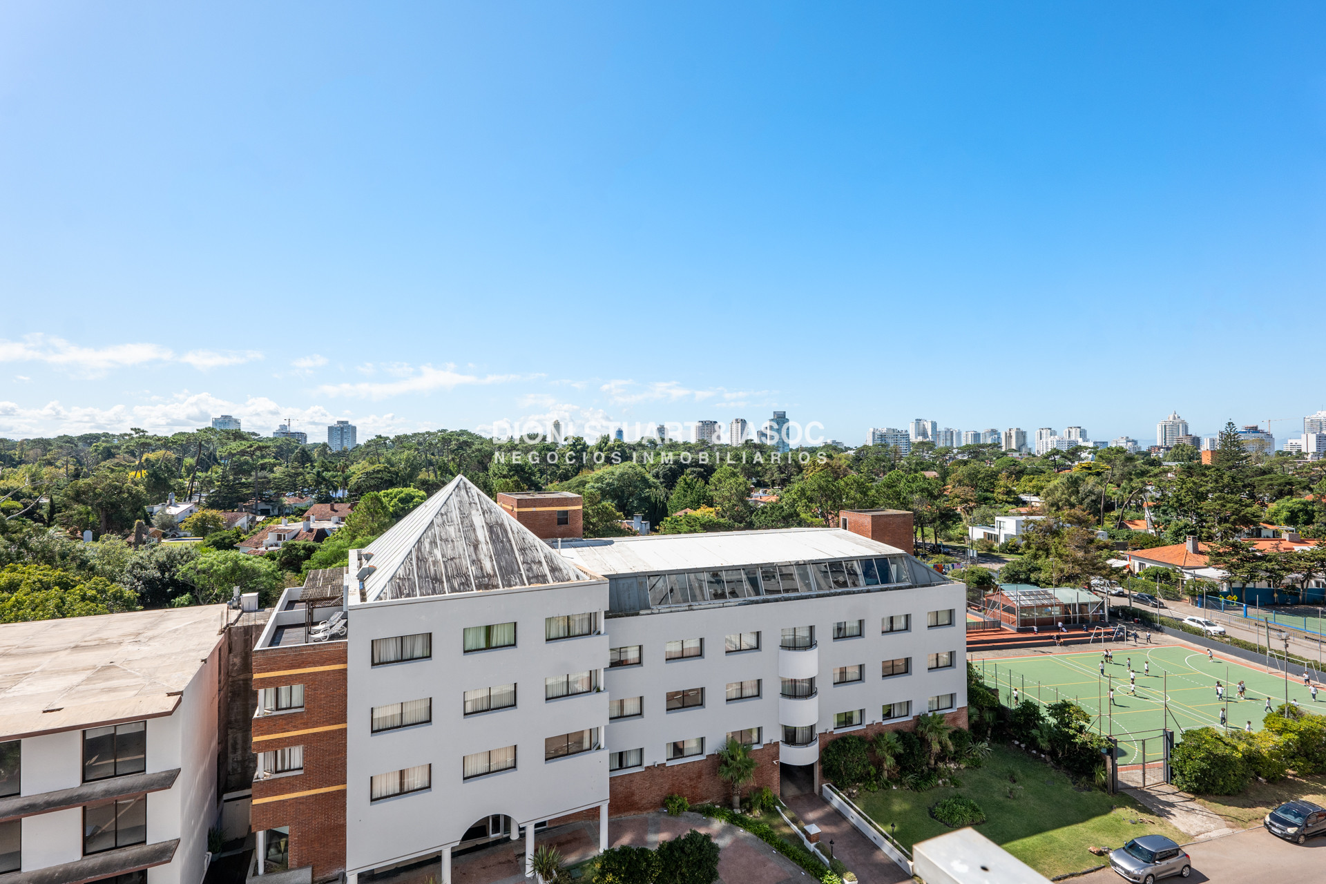 Apartamento ID.935 - DEPARTAMENTO EN VENTA FRENTE AL MAR DE 2 DORMITORIOS Y DEPENDENCIA DE SERVICIO RECICLADO EN TUNQUELEN I - PRIMERA LINEA PLAYA MANSA