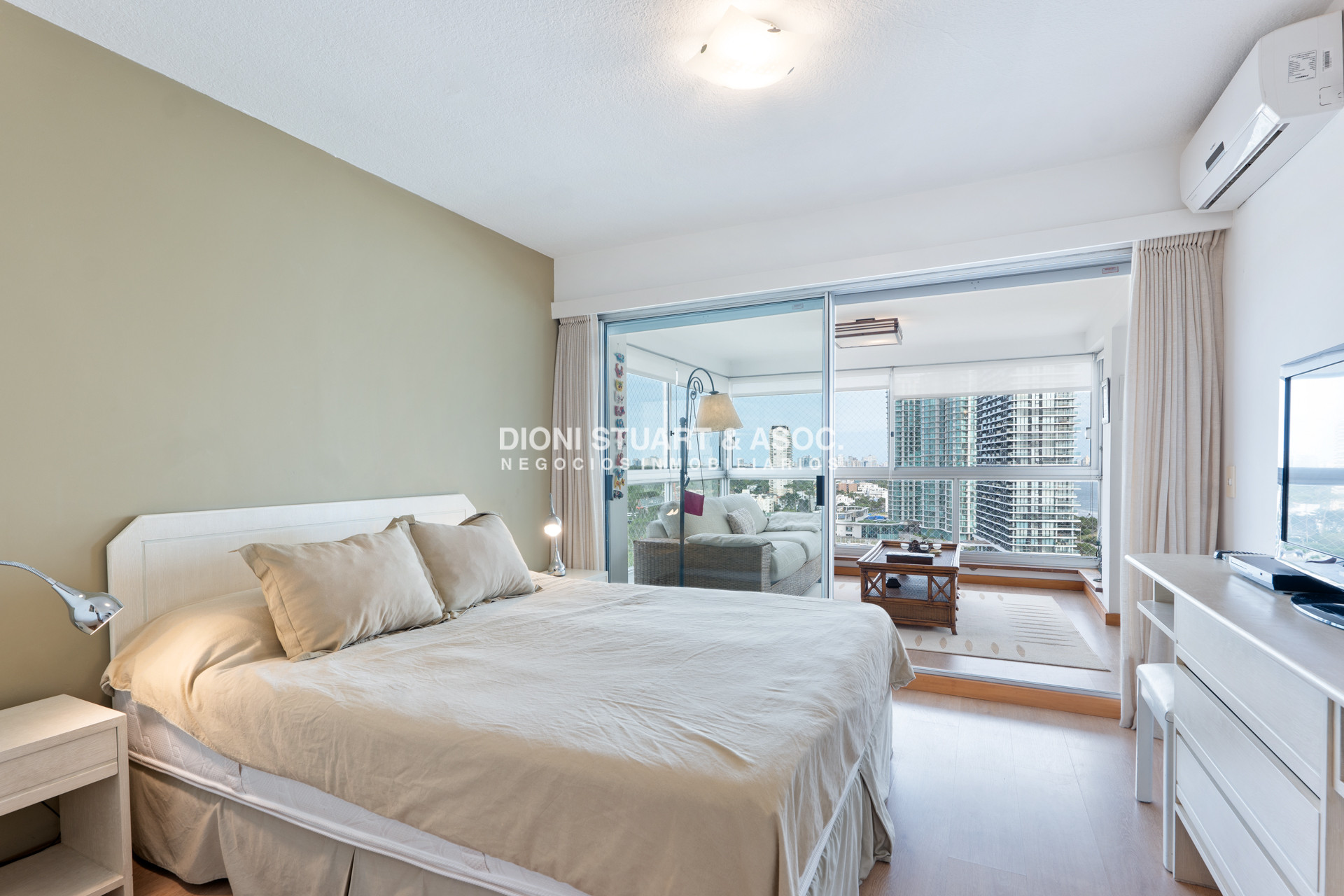 Apartamento ID.395 - Alquiler Por Invierno - 2 Dorm + Dependencia - Complejo Lincoln Center - Todos los Amenities