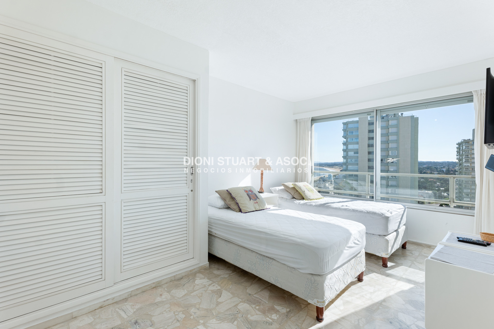Apartamento ID.297 - APARTAMENTO EN ALQUILER DE 3 DORMITORIOS FRENTE AL MAR PLAYA MANSA TORRE WASHINGTON COMPLEJO LINCOLN CENTER