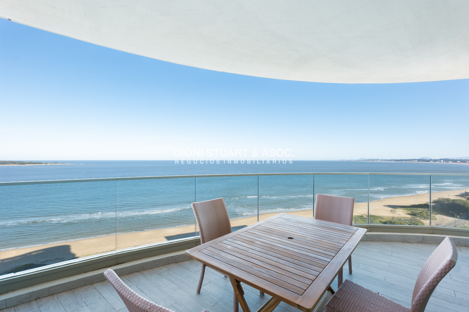 Apartamento ID.737 - FENDI CHATEAU EN VENTA ESQUINERO A PUNTA BALLENA 4 DORMITORIOS EN SUITE