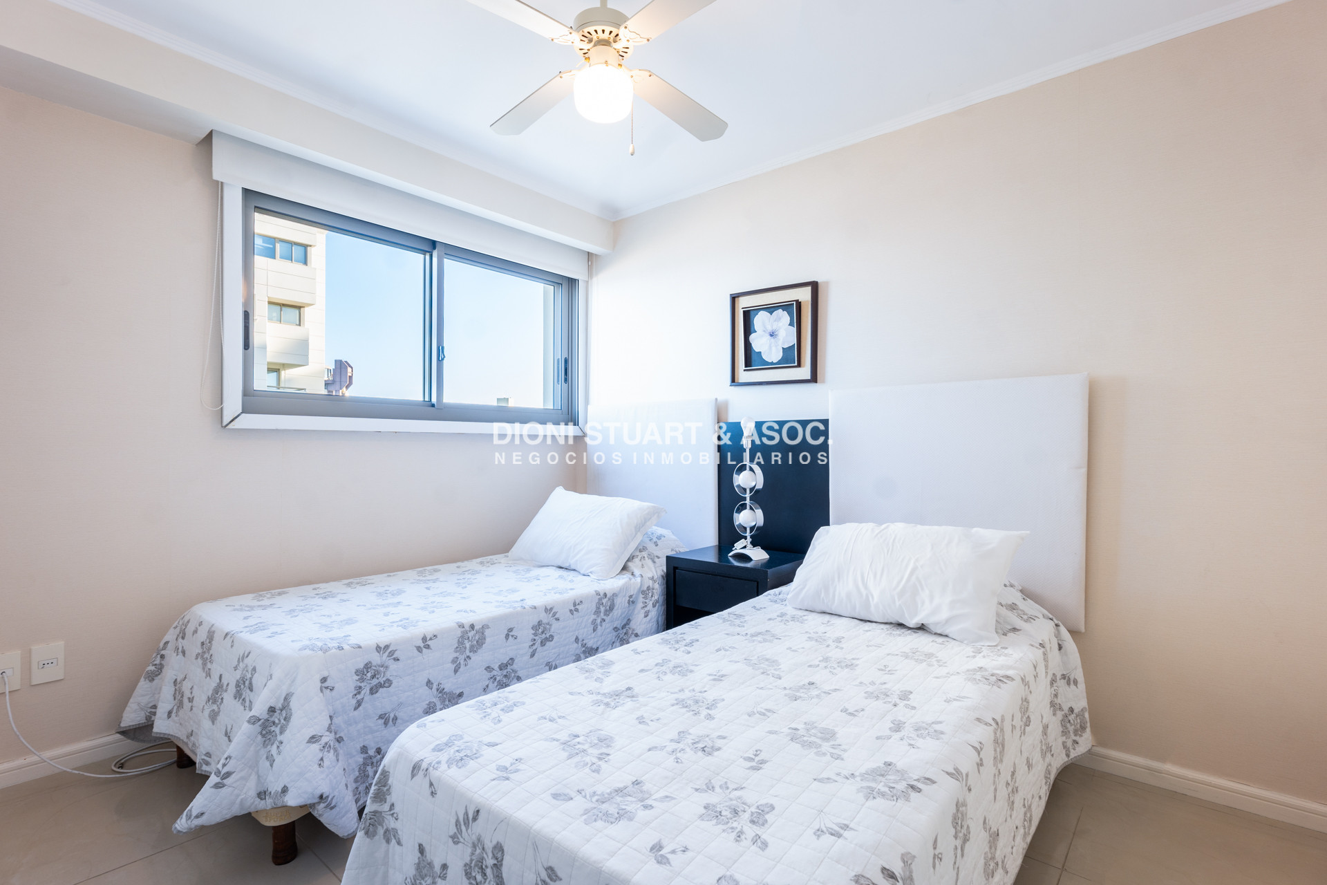 Apartamento ID.982 - APARTAMENTO EN IMPERIALE I EN VENTA - ESQUINERO - 3 DORMITORIOS EN SUITE + DEPENDENCIA