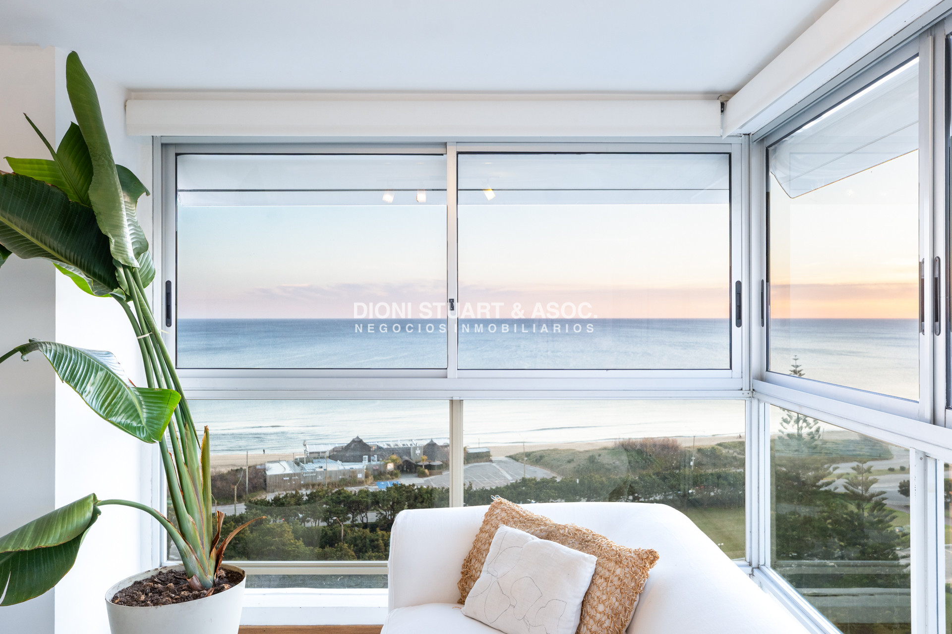 Apartamento ID.1033 - APARTAMENTO EN VENTA RECICLADO FRENTE AL MAR - 3 DORMITORIOS + DEPENDENCIA - TORRE JEFFERSON - COMPLEJO LINCOLN CENTER
