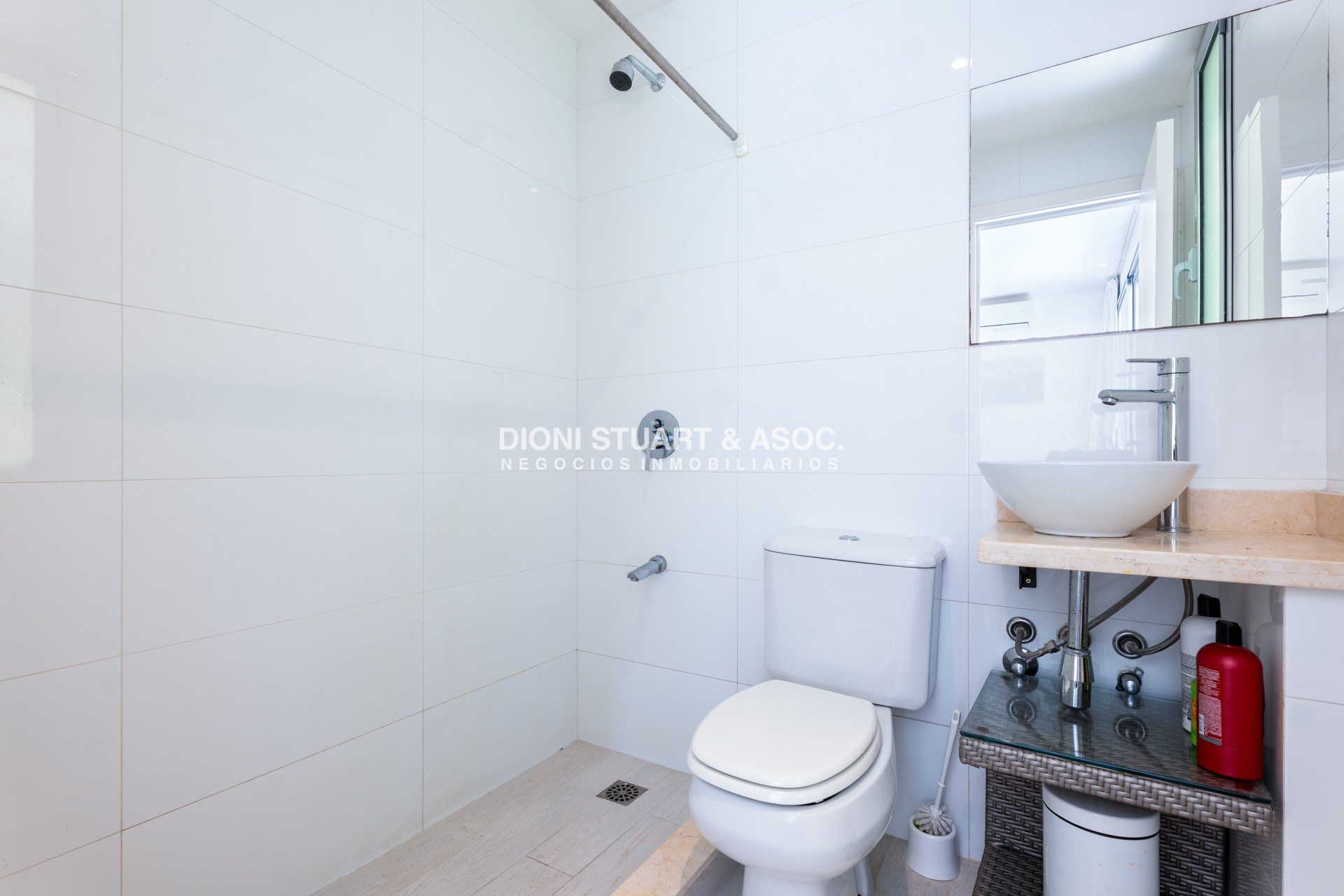 Apartamento ID.841 - Apartamento de 4 Dormitorios Con Parrillero - Emerald - Playa Mansa